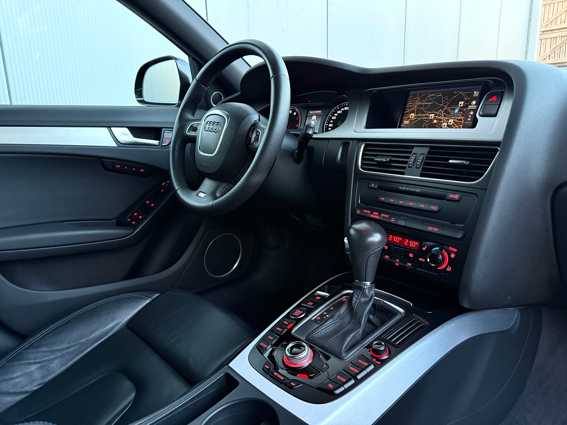AUDI A4 Avant 3.2 FSI quattro tiptronic-image-7