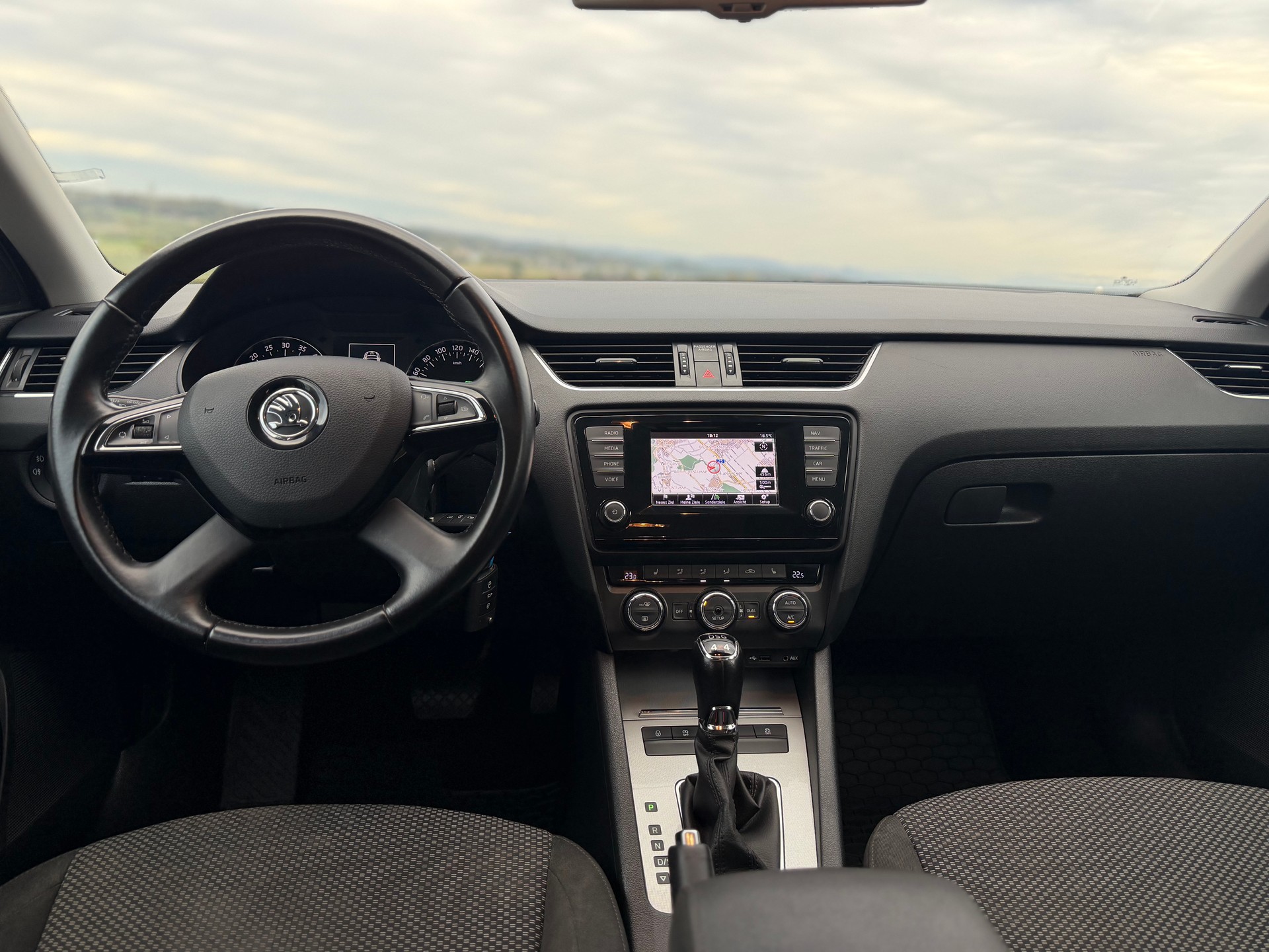 SKODA Octavia Combi 2.0 TDI Ambition 4x4 DSG-image-7