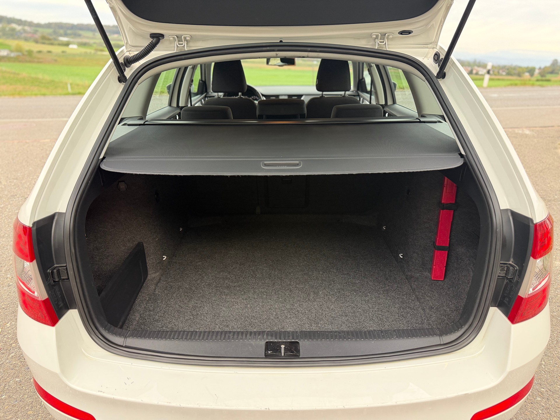 SKODA Octavia Combi 2.0 TDI Ambition 4x4 DSG-image-5