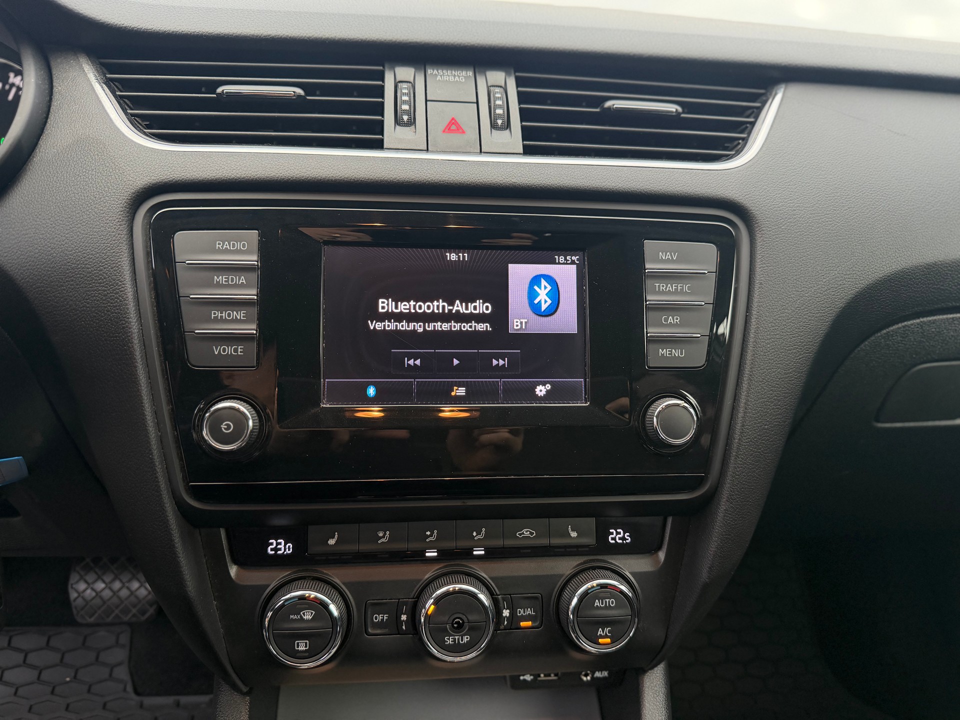 SKODA Octavia Combi 2.0 TDI Ambition 4x4 DSG-image-11