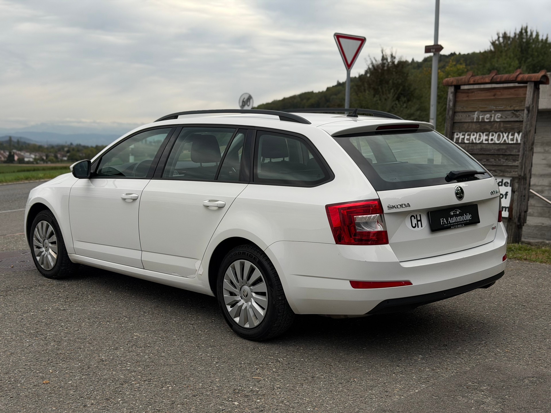SKODA Octavia Combi 2.0 TDI Ambition 4x4 DSG-image-2