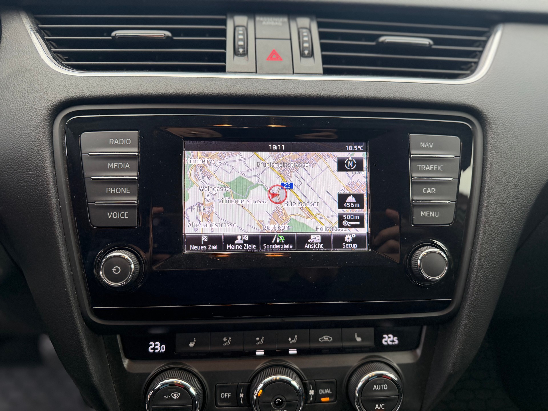 SKODA Octavia Combi 2.0 TDI Ambition 4x4 DSG-image-12