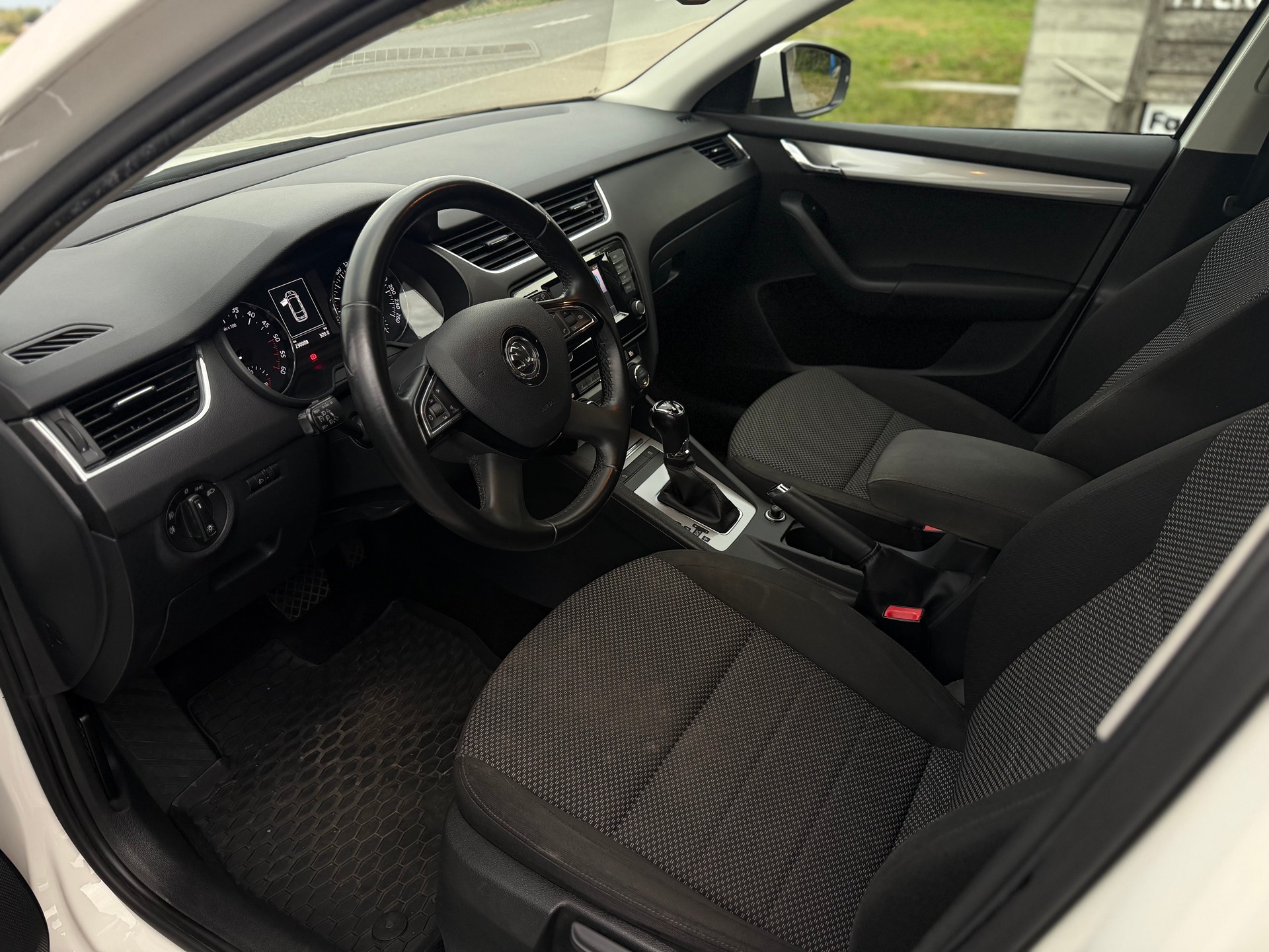 SKODA Octavia Combi 2.0 TDI Ambition 4x4 DSG-image-6