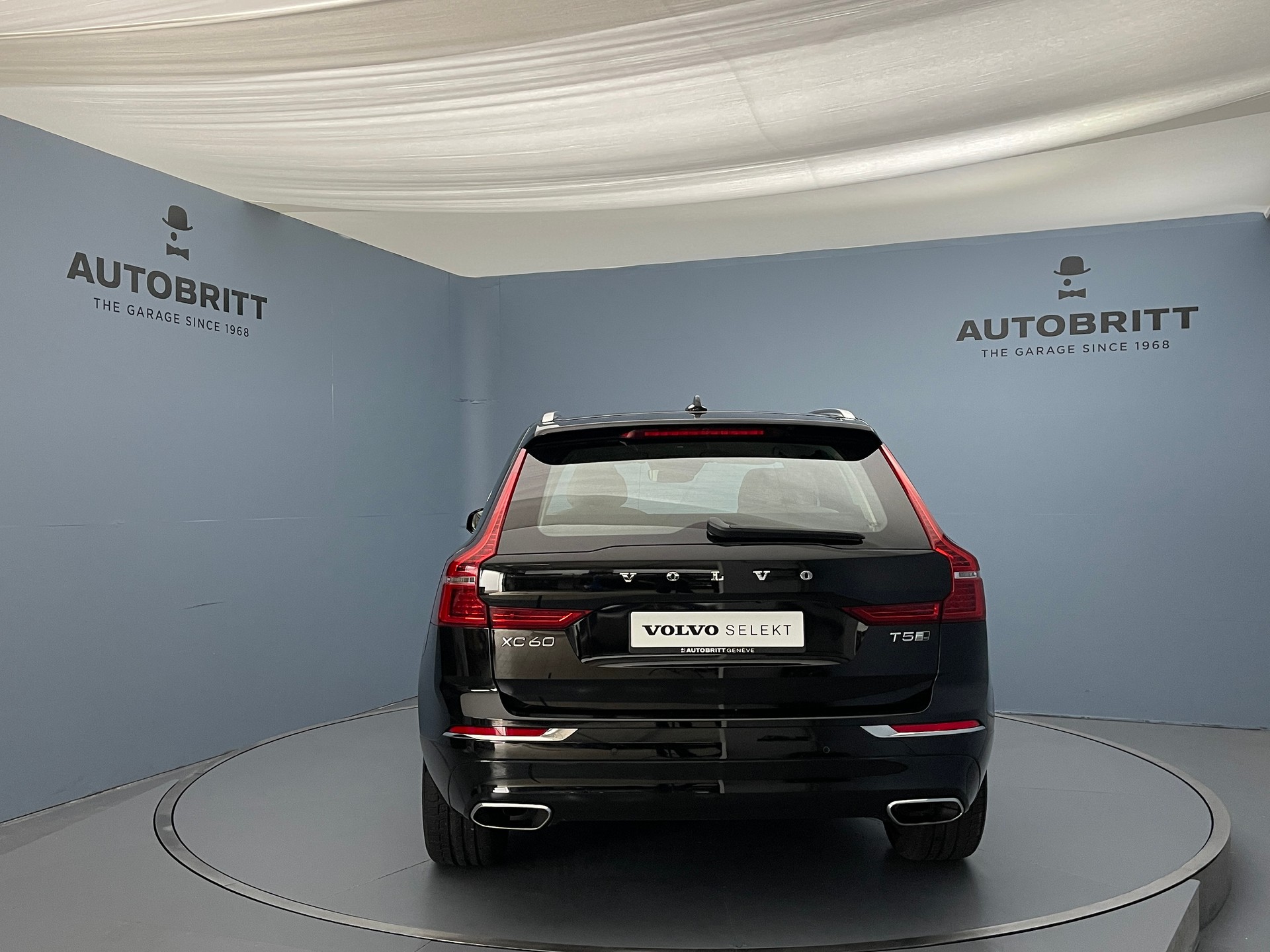 VOLVO XC60 2.0 T5 Inscription AWD-showroom-element-1
