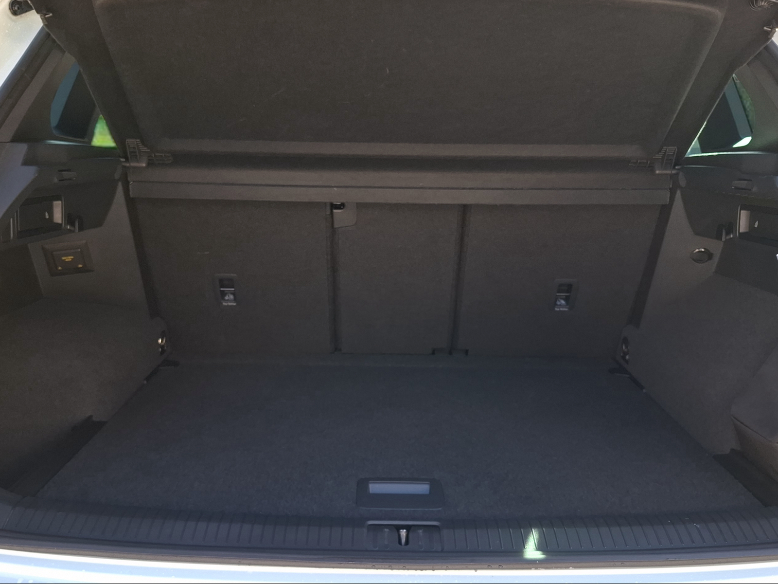 VW Tiguan 2.0 TDI SCR R-Line 4Motion DSG-image-8
