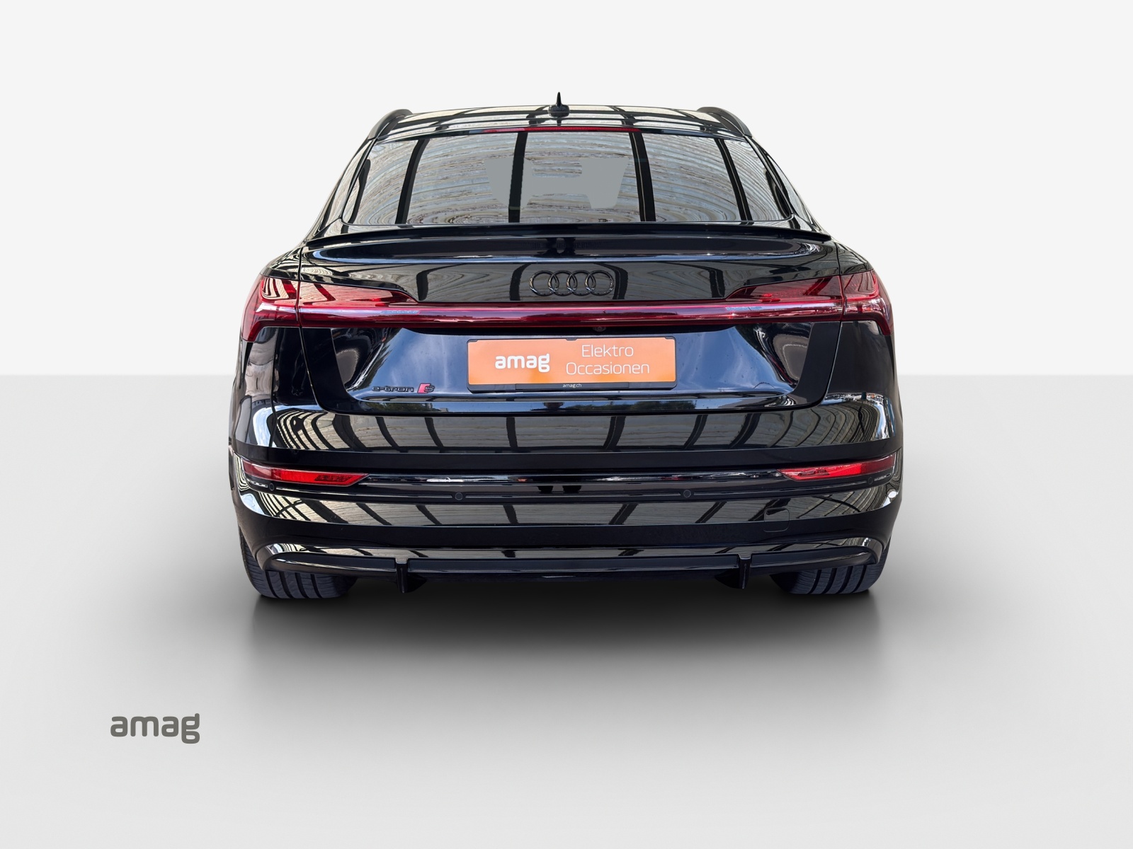 AUDI e-tron S Sportback quattro-image-3