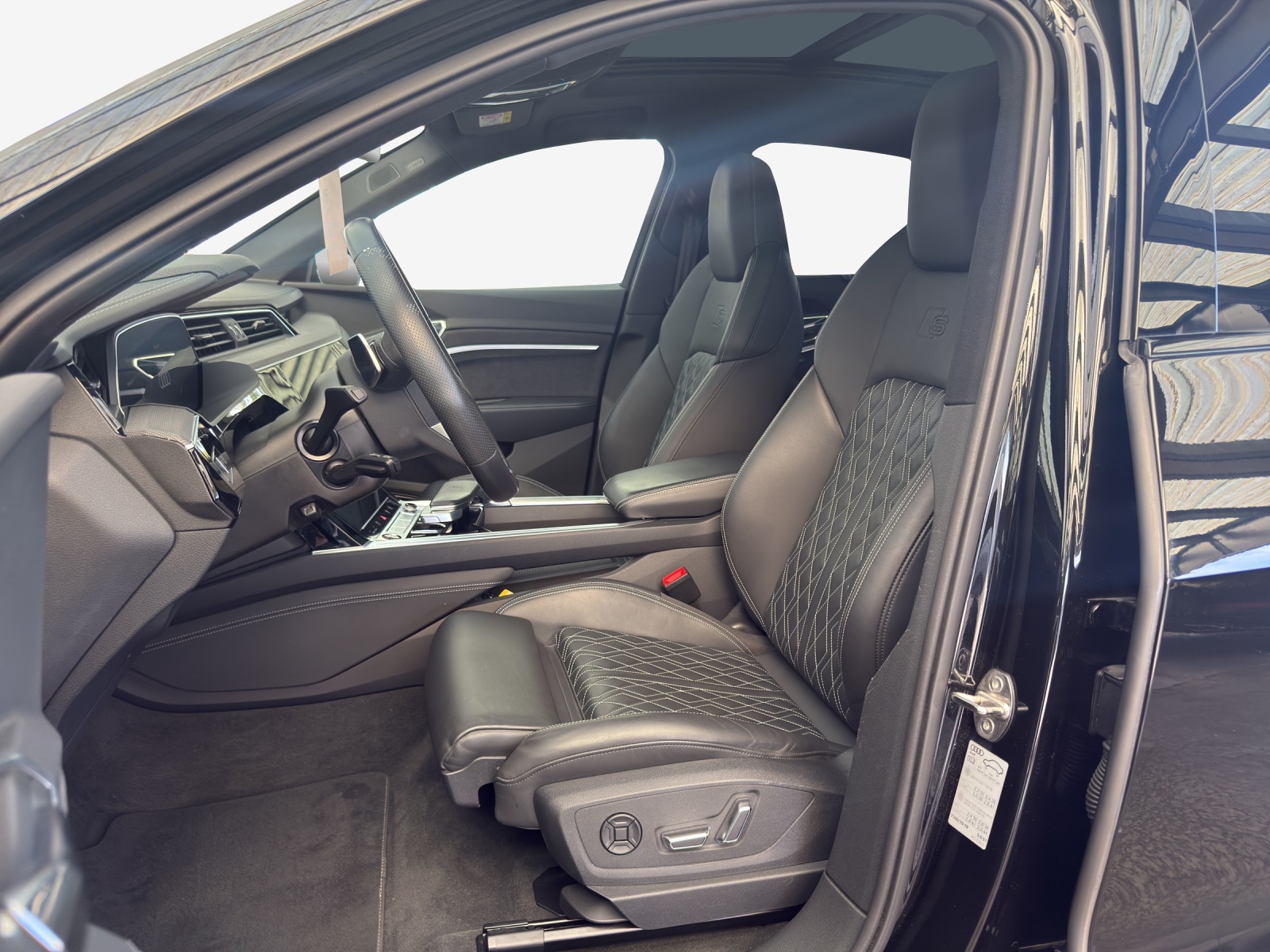 AUDI e-tron S Sportback quattro-image-7