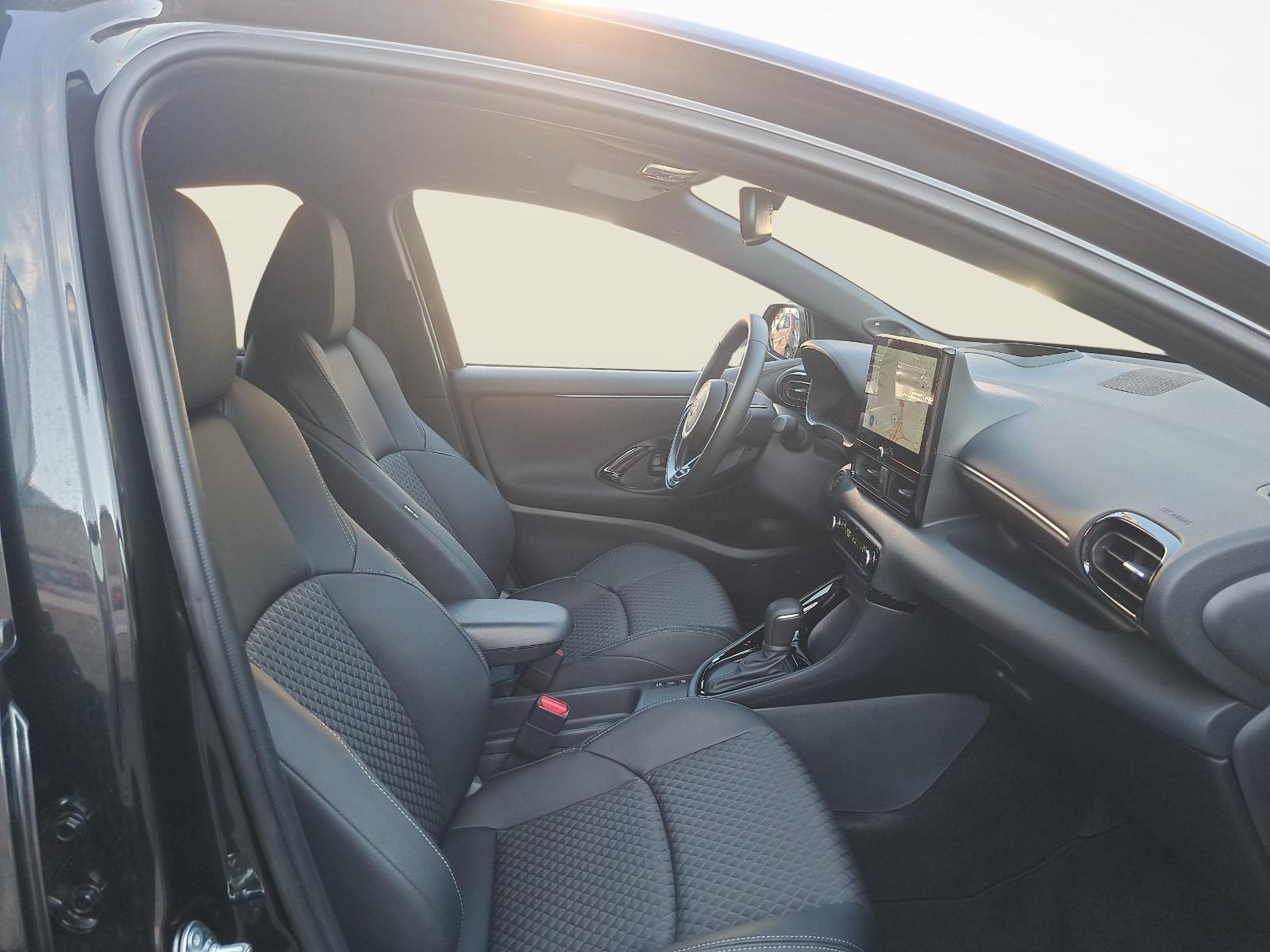 TOYOTA Yaris 1.5 VVT-i HSD Premium-image-9