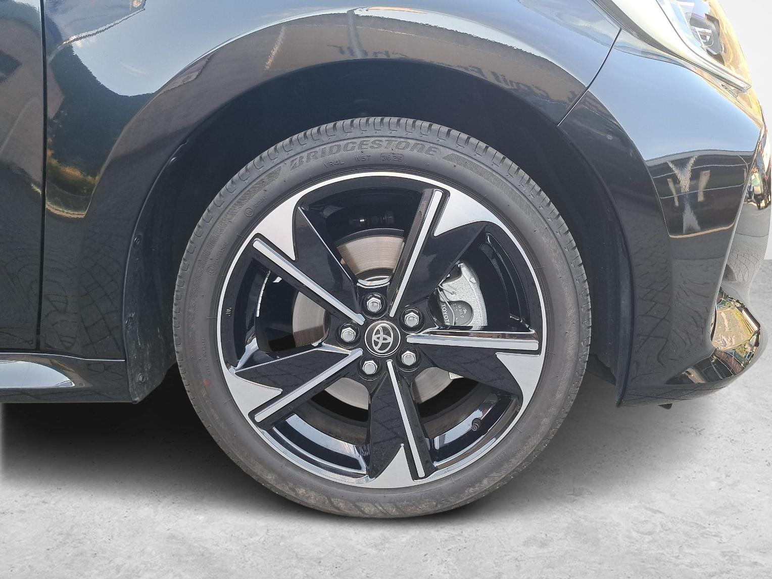 TOYOTA Yaris 1.5 VVT-i HSD Premium-image-12
