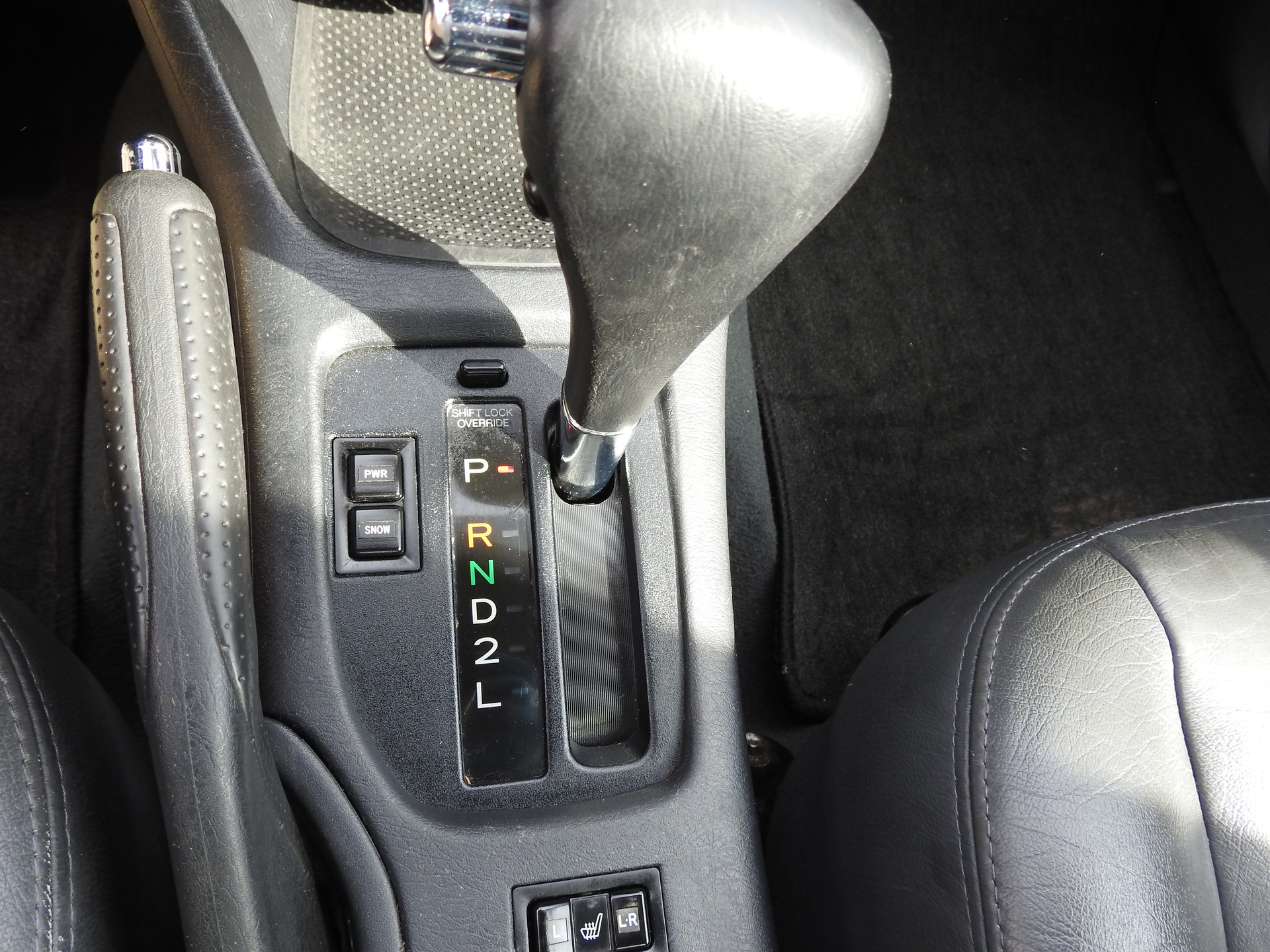 TOYOTA Avensis 2.0 VVT-i Linea Sol Sedan Automatic-image-19