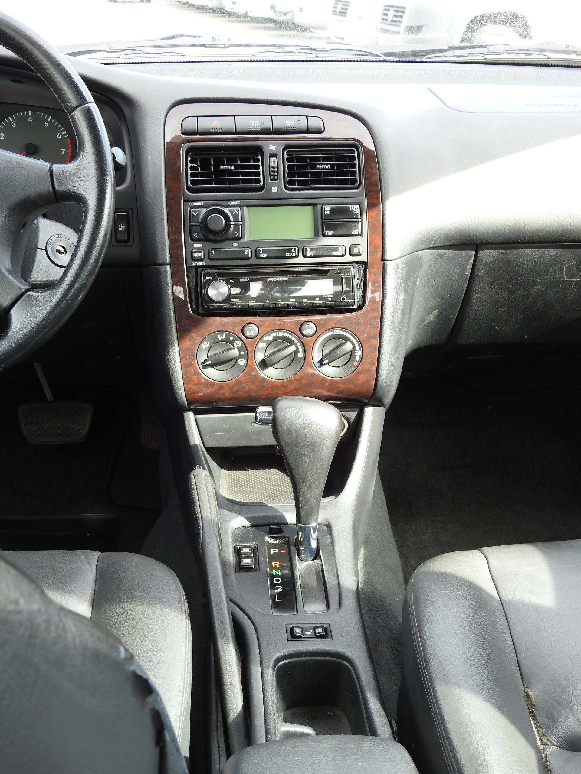 TOYOTA Avensis 2.0 VVT-i Linea Sol Sedan Automatic-image-16