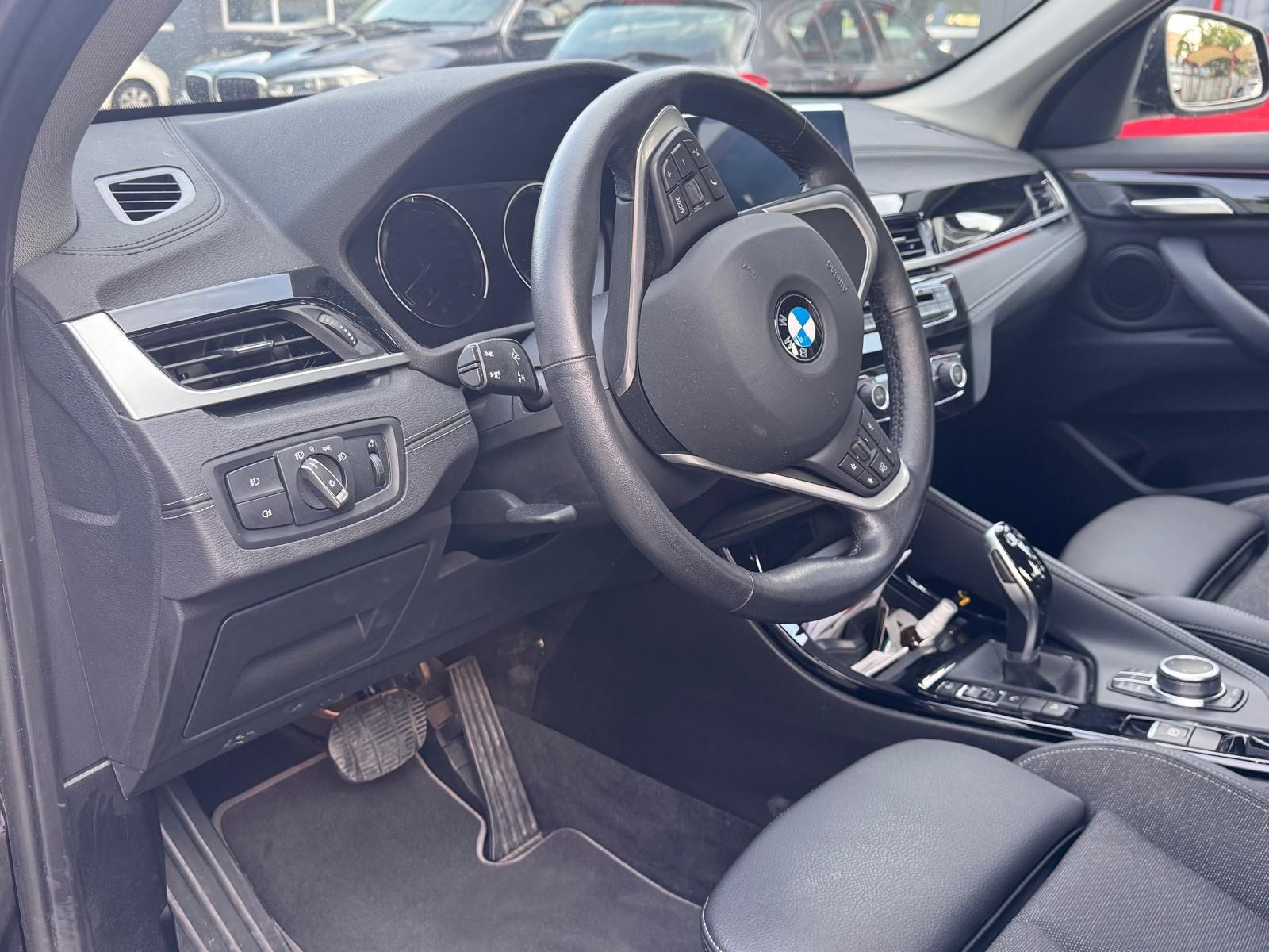 BMW 20i xDrive-image-4