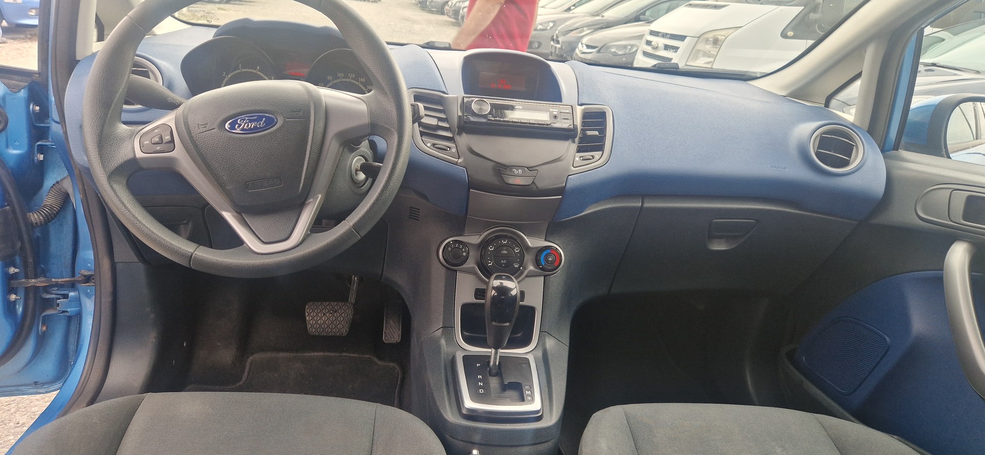 FORD Fiesta 1.4 16V Trend Automatic-image-7