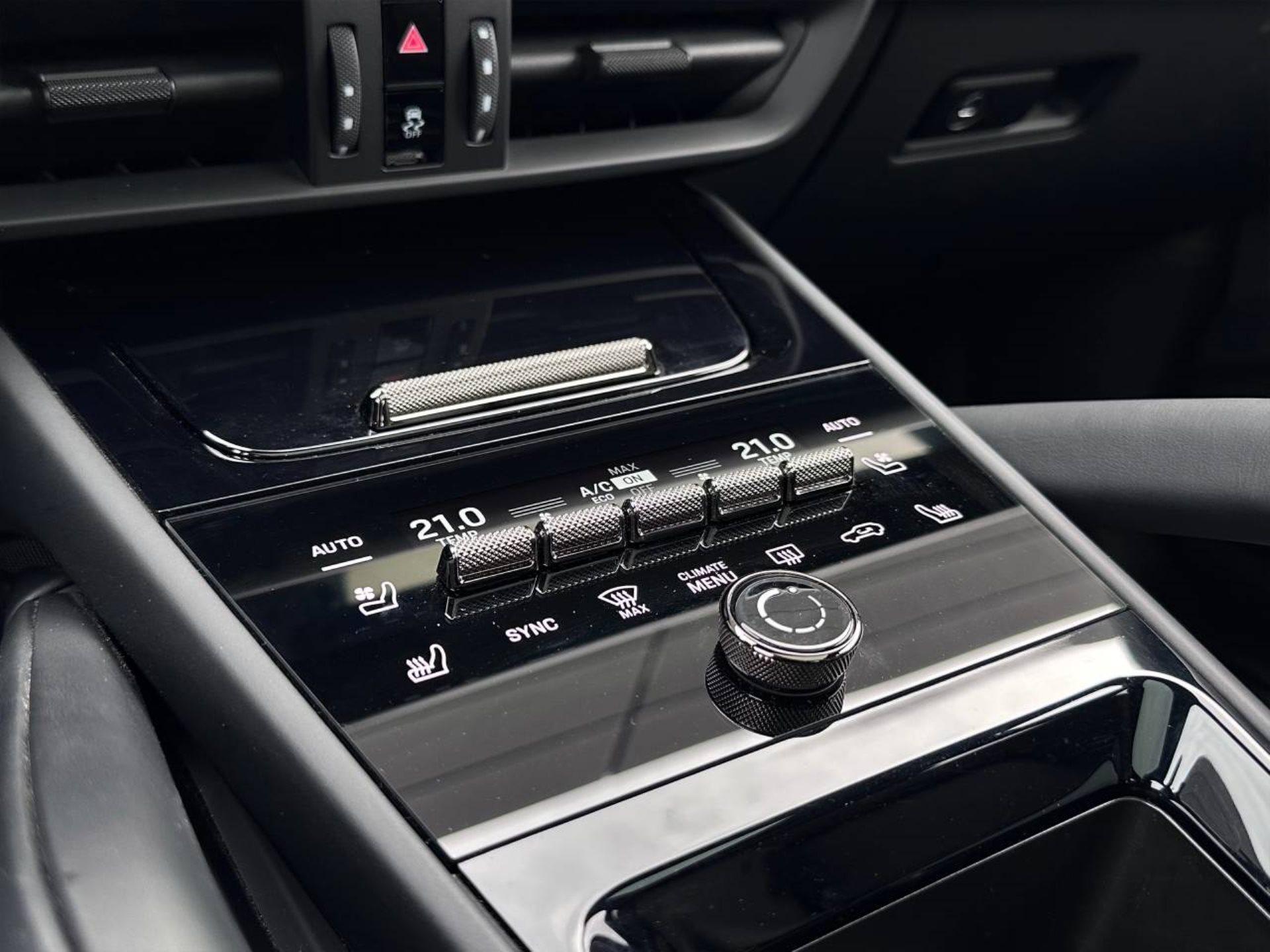PORSCHE Cayenne Turbo E-Hybrid Coupé-image-16