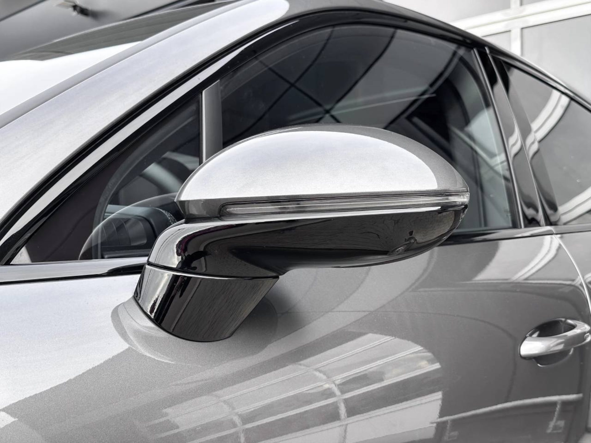 PORSCHE Cayenne Turbo E-Hybrid Coupé-image-24