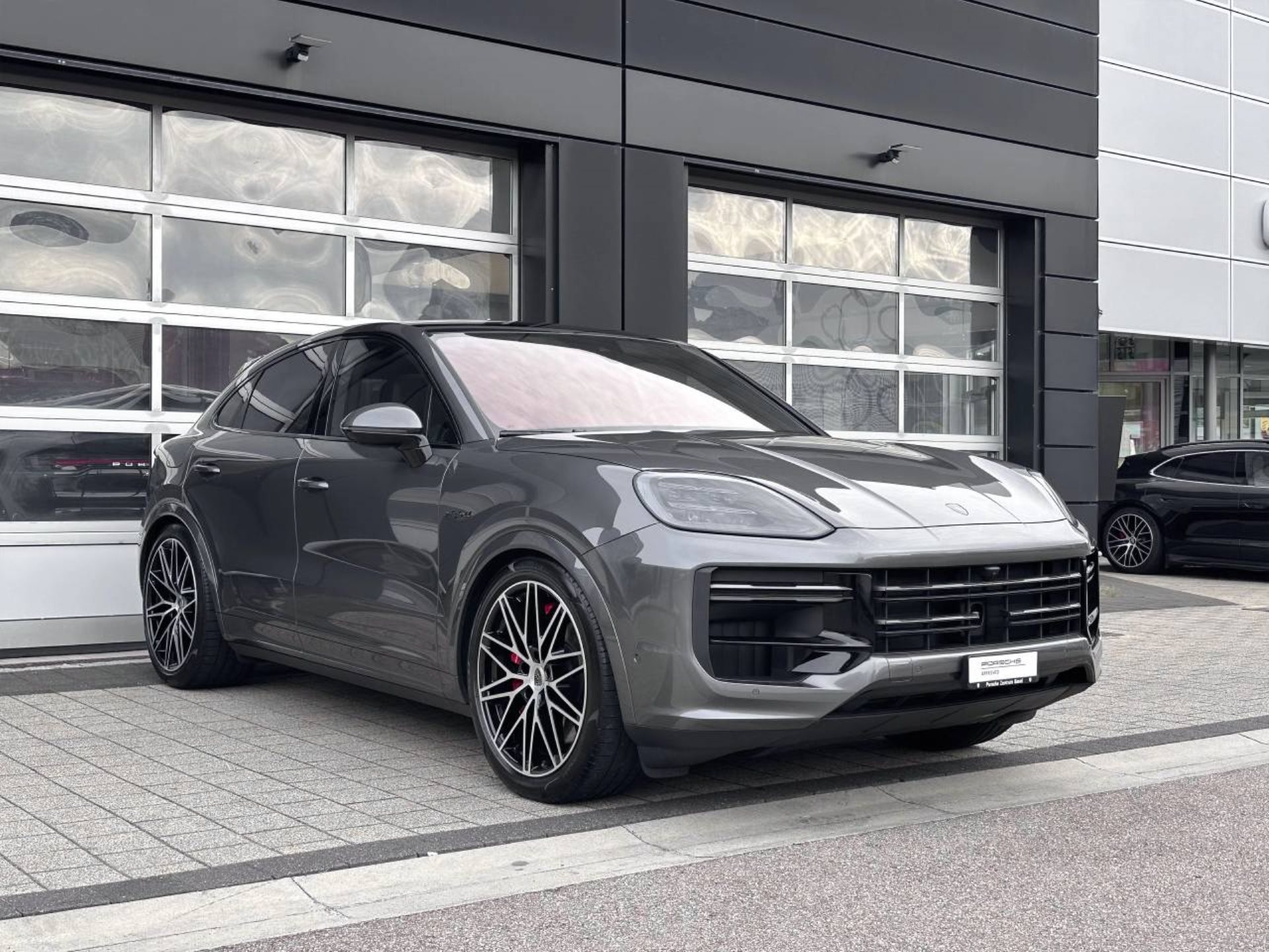 PORSCHE Cayenne Turbo E-Hybrid Coupé-image-8