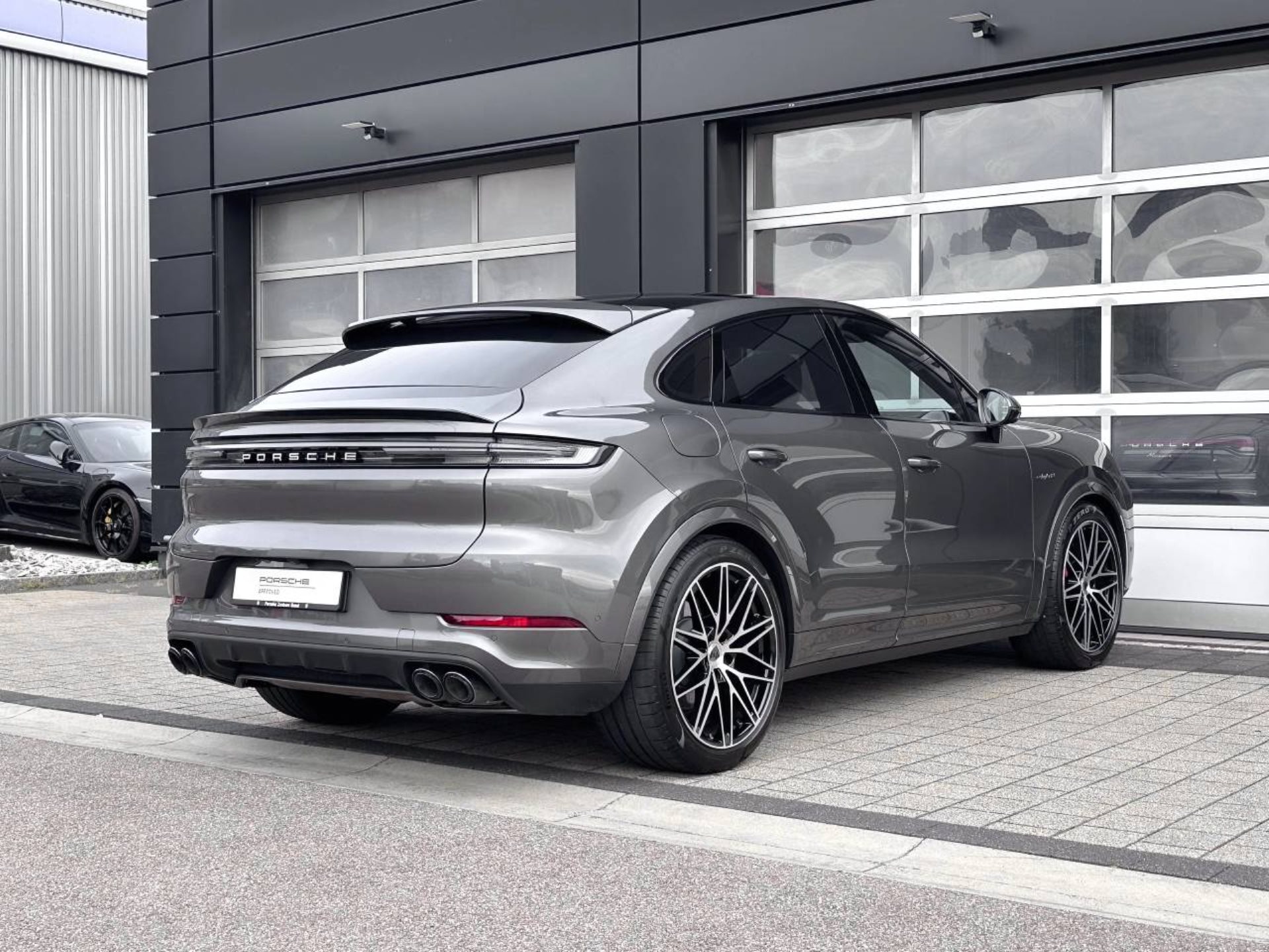 PORSCHE Cayenne Turbo E-Hybrid Coupé-image-11