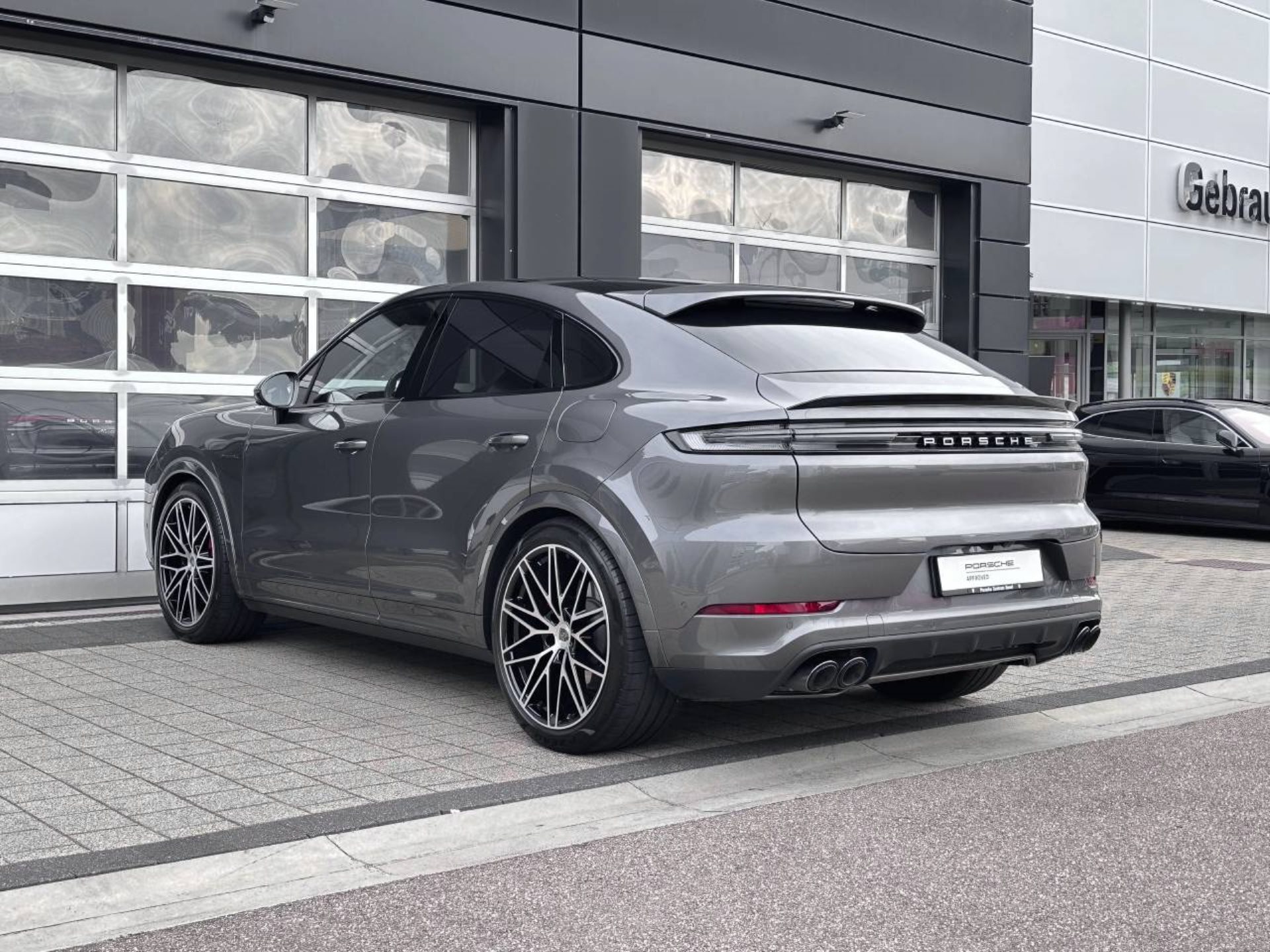 PORSCHE Cayenne Turbo E-Hybrid Coupé-image-10