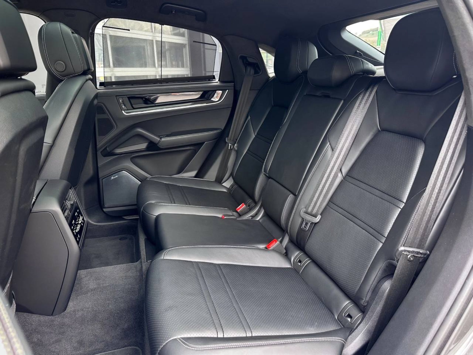 PORSCHE Cayenne Turbo E-Hybrid Coupé-image-22