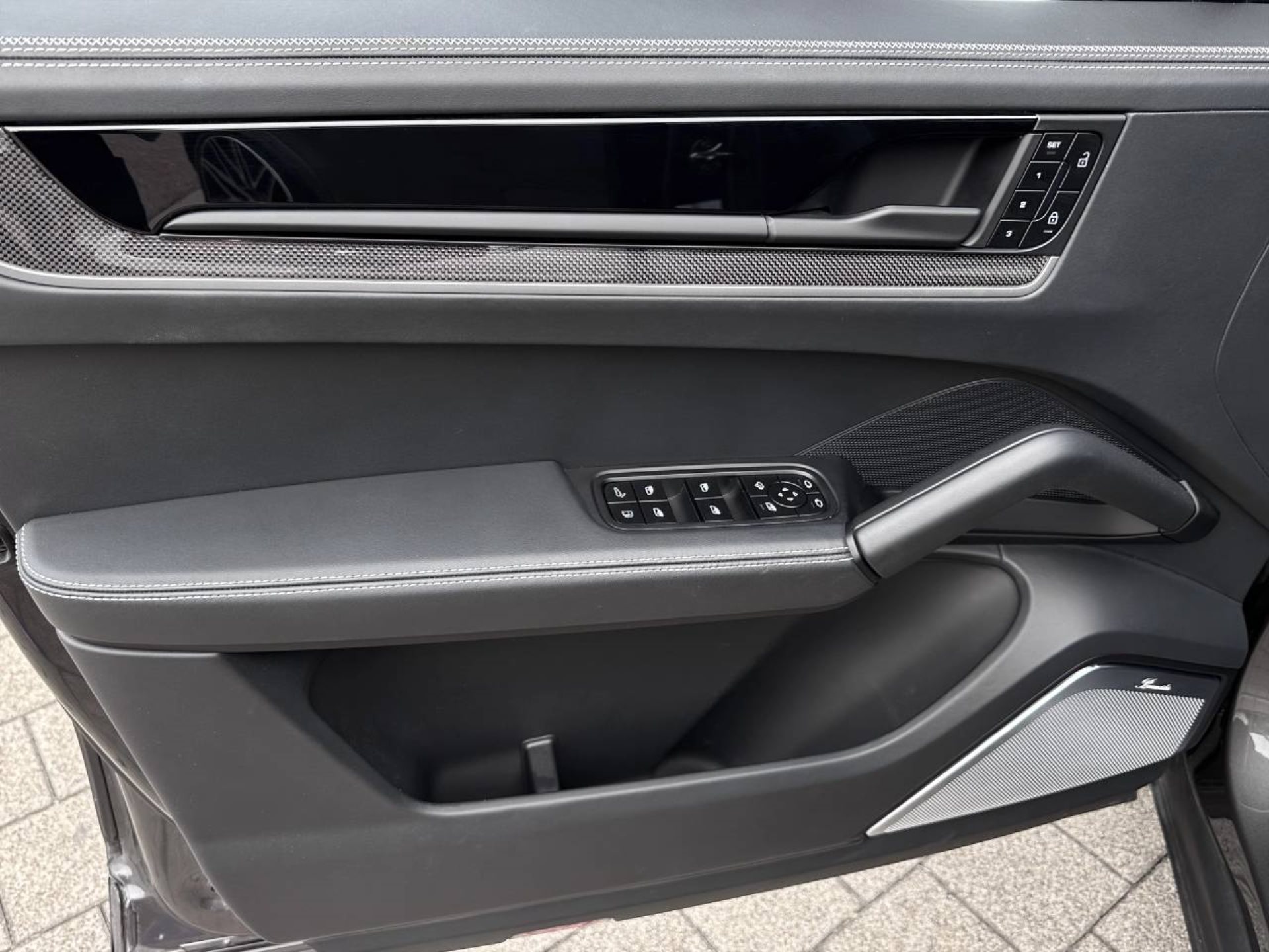 PORSCHE Cayenne Turbo E-Hybrid Coupé-image-14