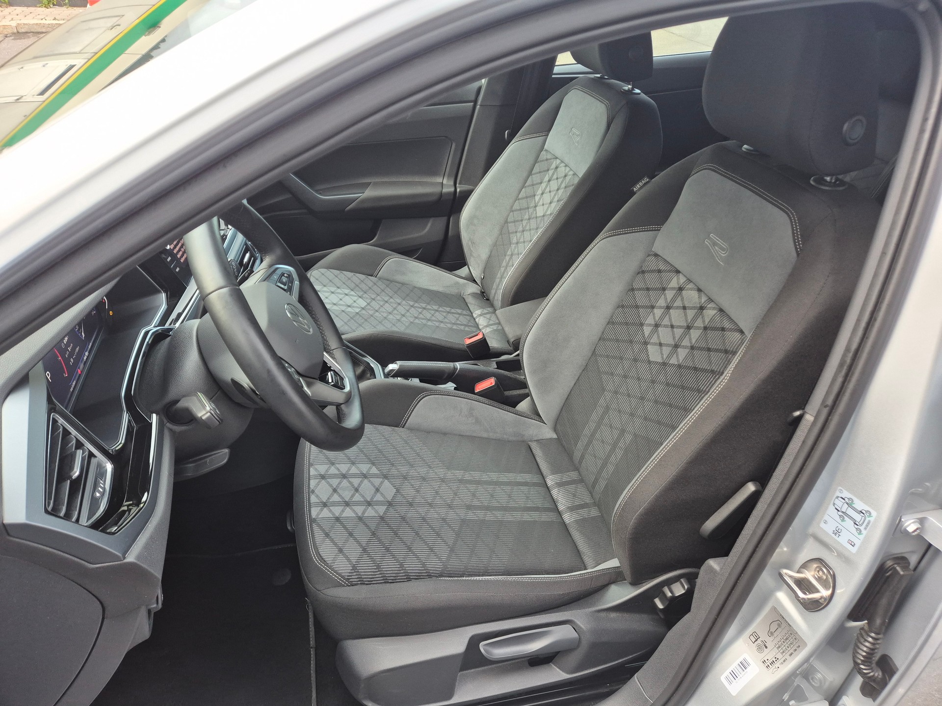 VW Polo 1.0 TSI R-Line DSG-image-7