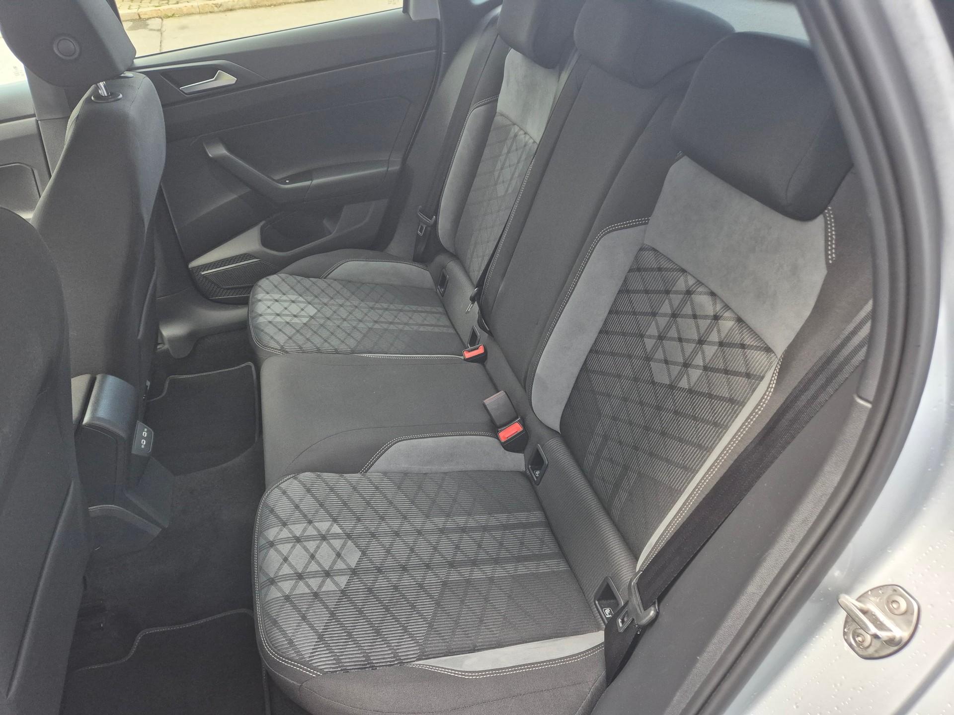 VW Polo 1.0 TSI R-Line DSG-image-8