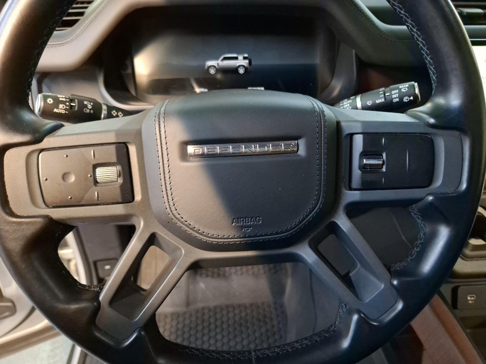 LAND ROVER Defender 110 3.0 D I6 300 X ( mit Standheizung )-image-14