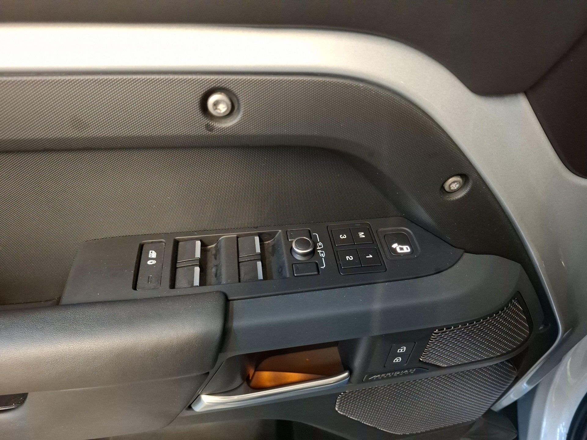 LAND ROVER Defender 110 3.0 D I6 300 X ( mit Standheizung )-image-15