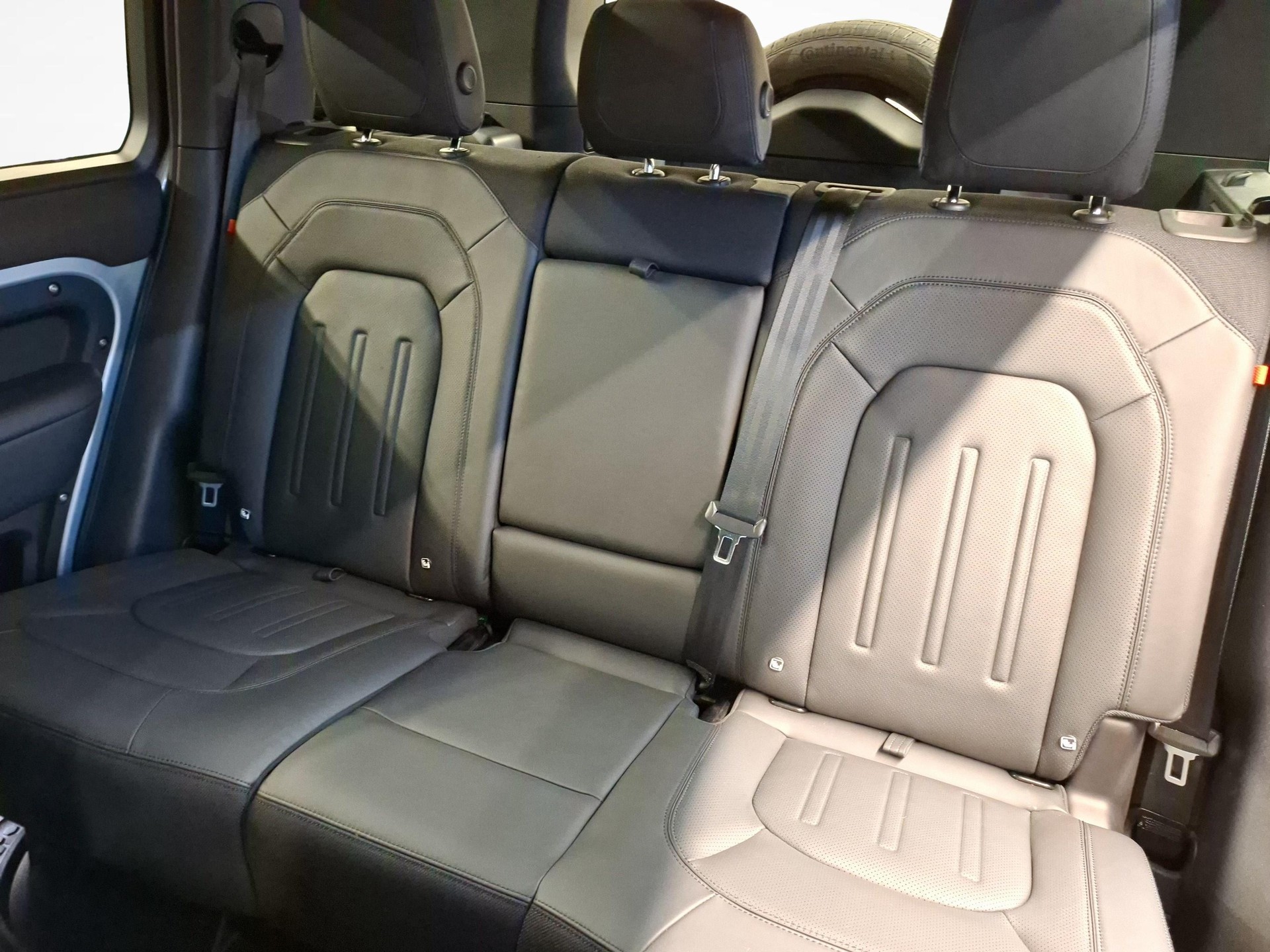 LAND ROVER Defender 110 3.0 D I6 300 X ( mit Standheizung )-image-10