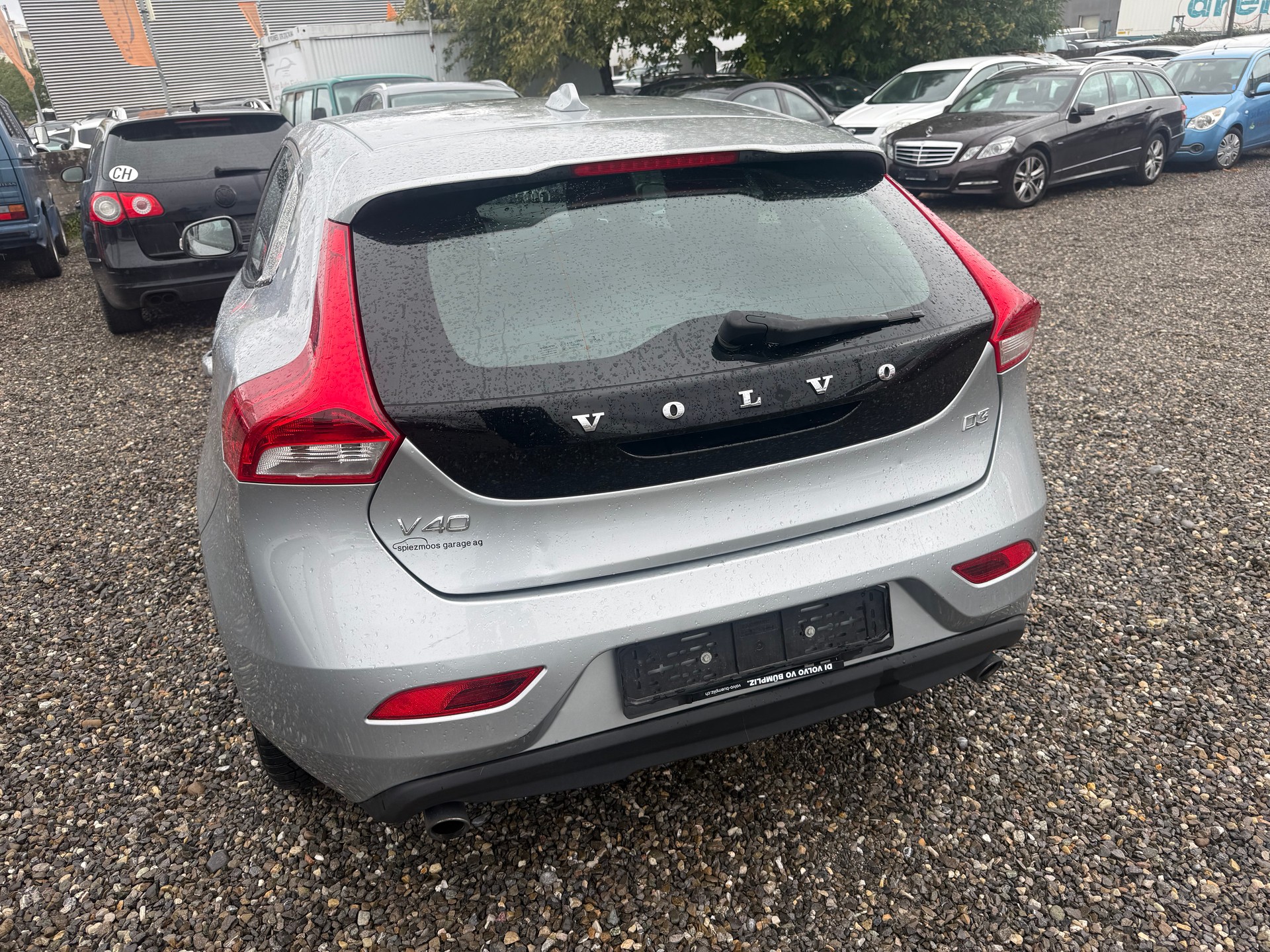 VOLVO V40 D3 Kinetic-image-3