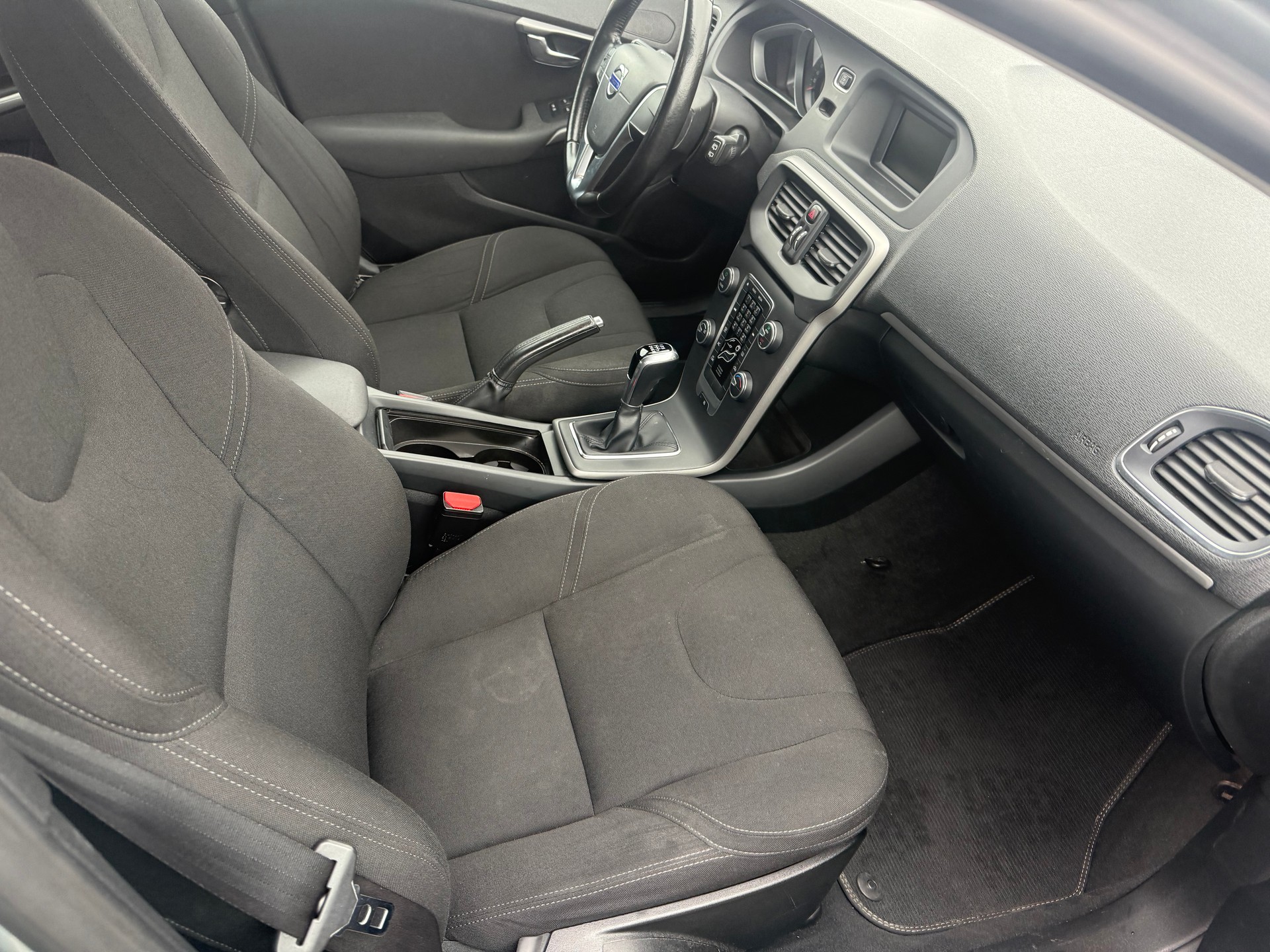 VOLVO V40 D3 Kinetic-image-4