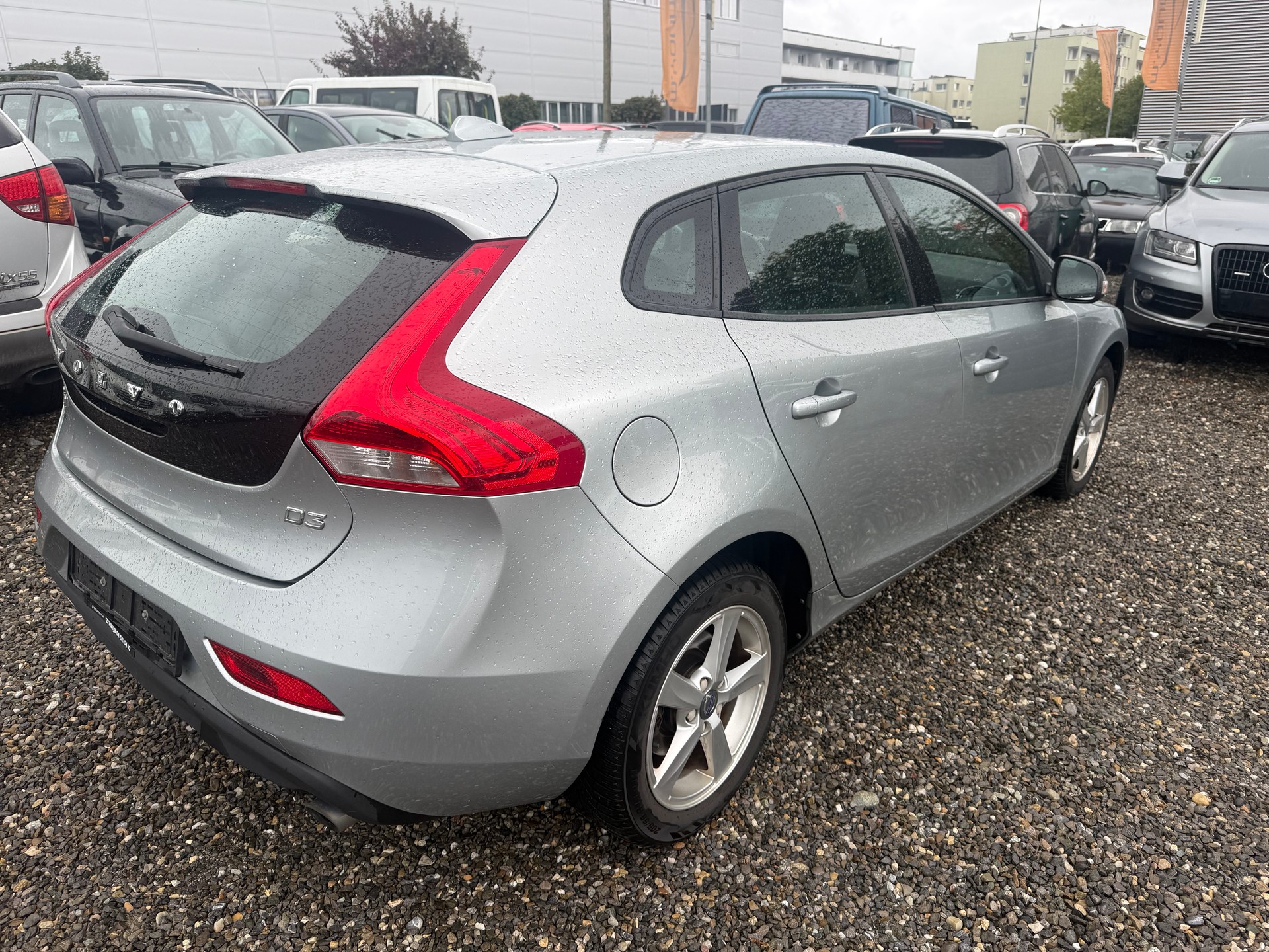 VOLVO V40 D3 Kinetic-image-2