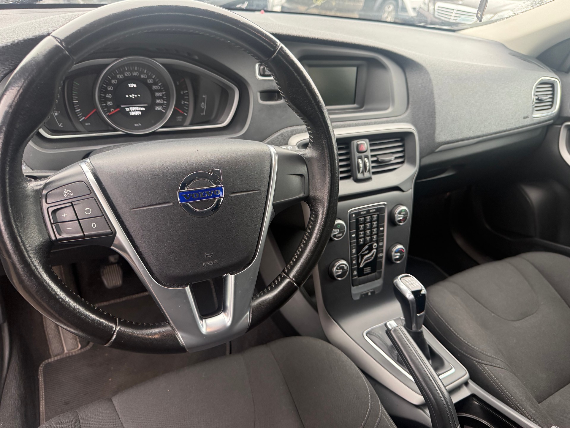 VOLVO V40 D3 Kinetic-image-6