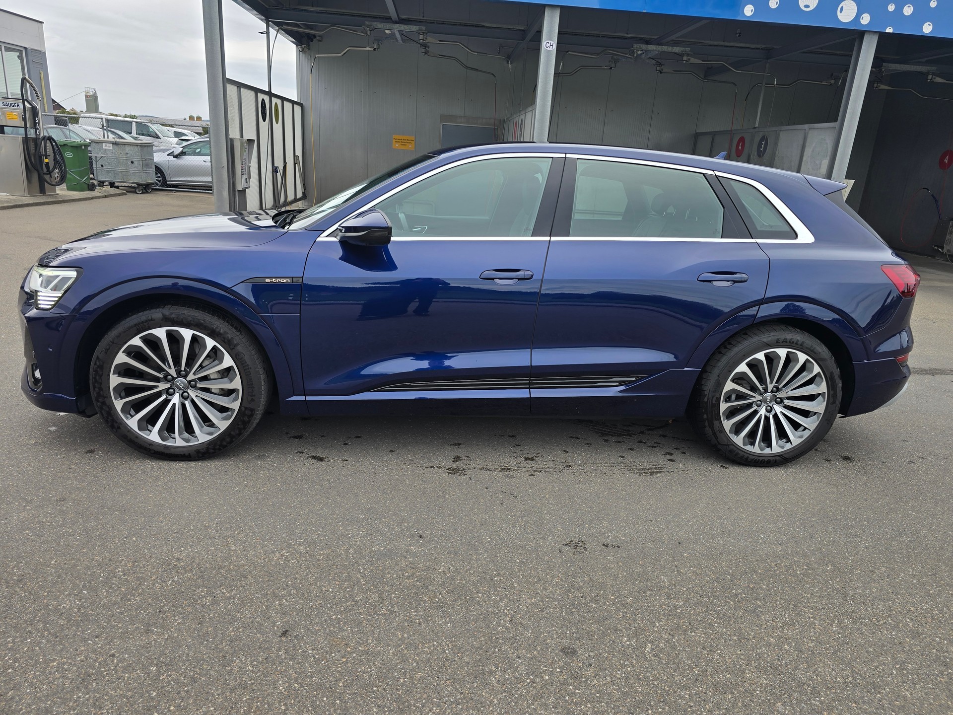 AUDI e-tron 55 S Line quattro-image-2