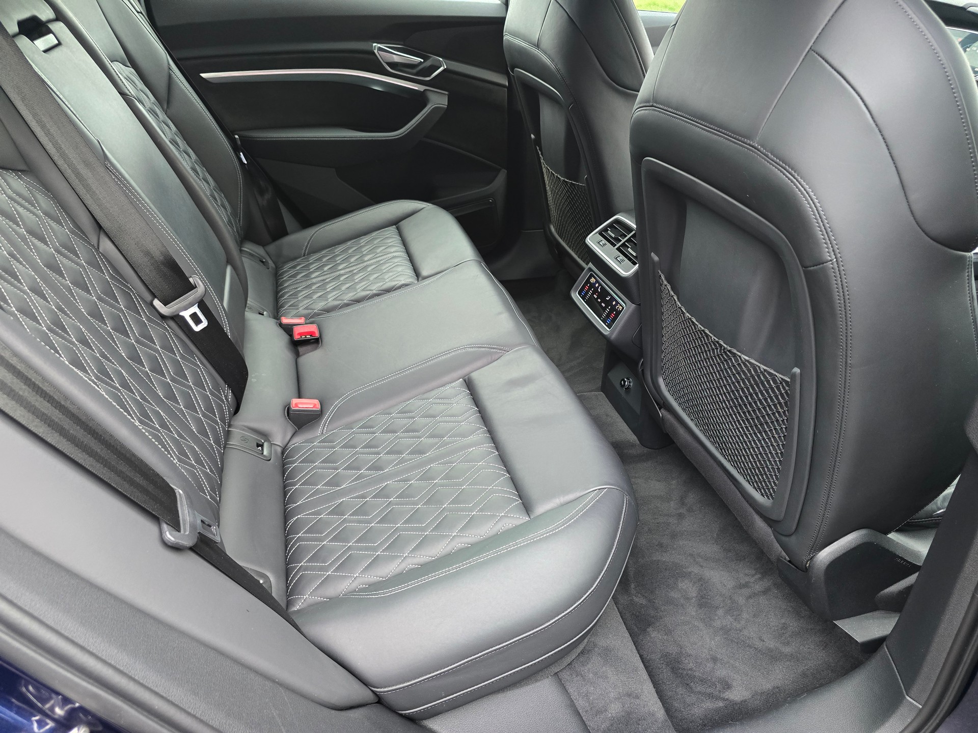 AUDI e-tron 55 S Line quattro-image-9