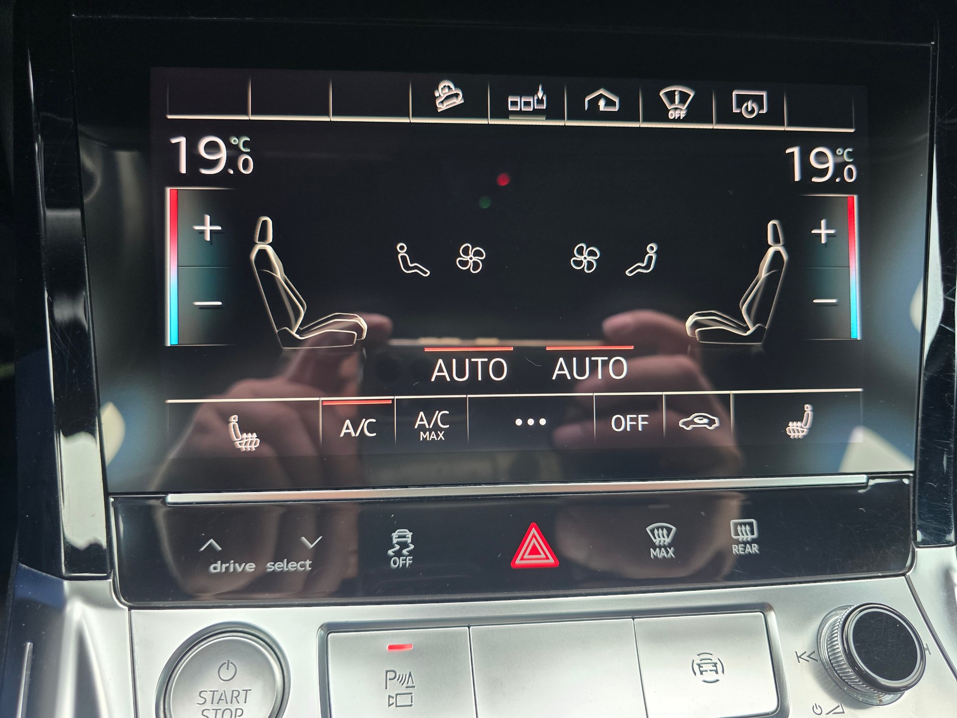AUDI e-tron 55 S Line quattro-image-15