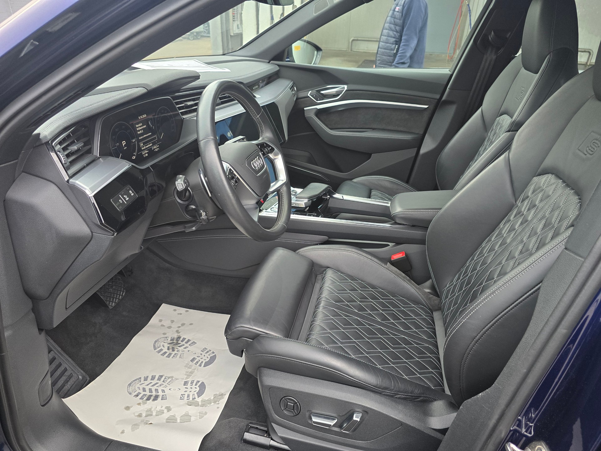 AUDI e-tron 55 S Line quattro-image-7