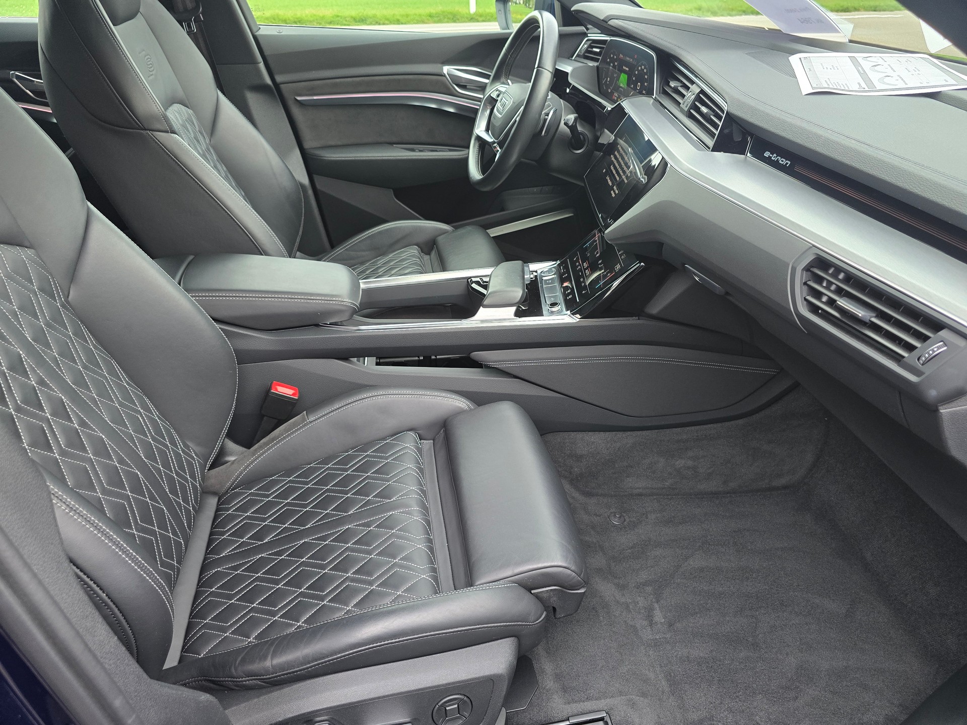 AUDI e-tron 55 S Line quattro-image-10