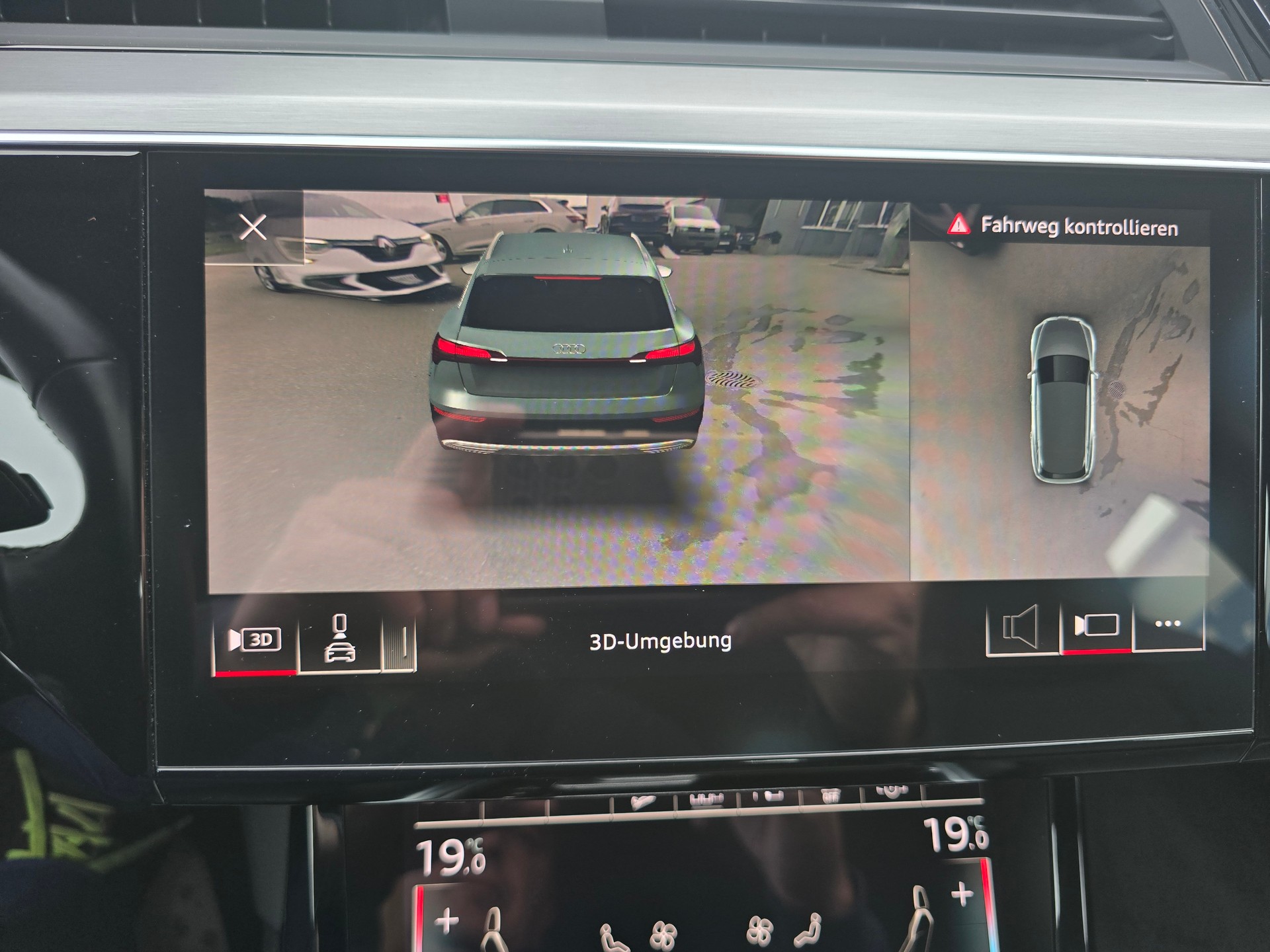 AUDI e-tron 55 S Line quattro-image-14