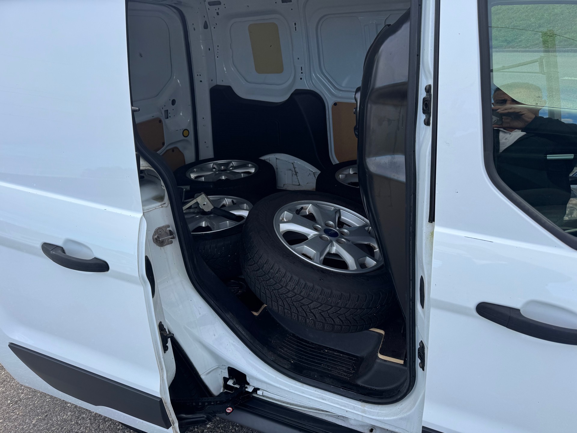 FORD Transit Connect Van T200 1.5 Eco Blue Trend-image-8