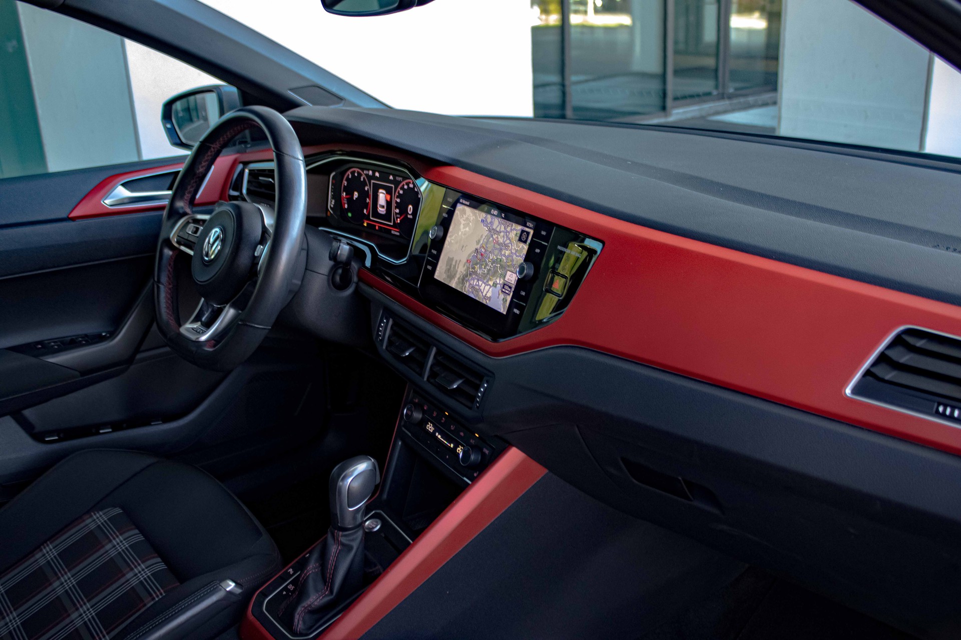 VW Polo 2.0 TSI GTI DSG-image-17