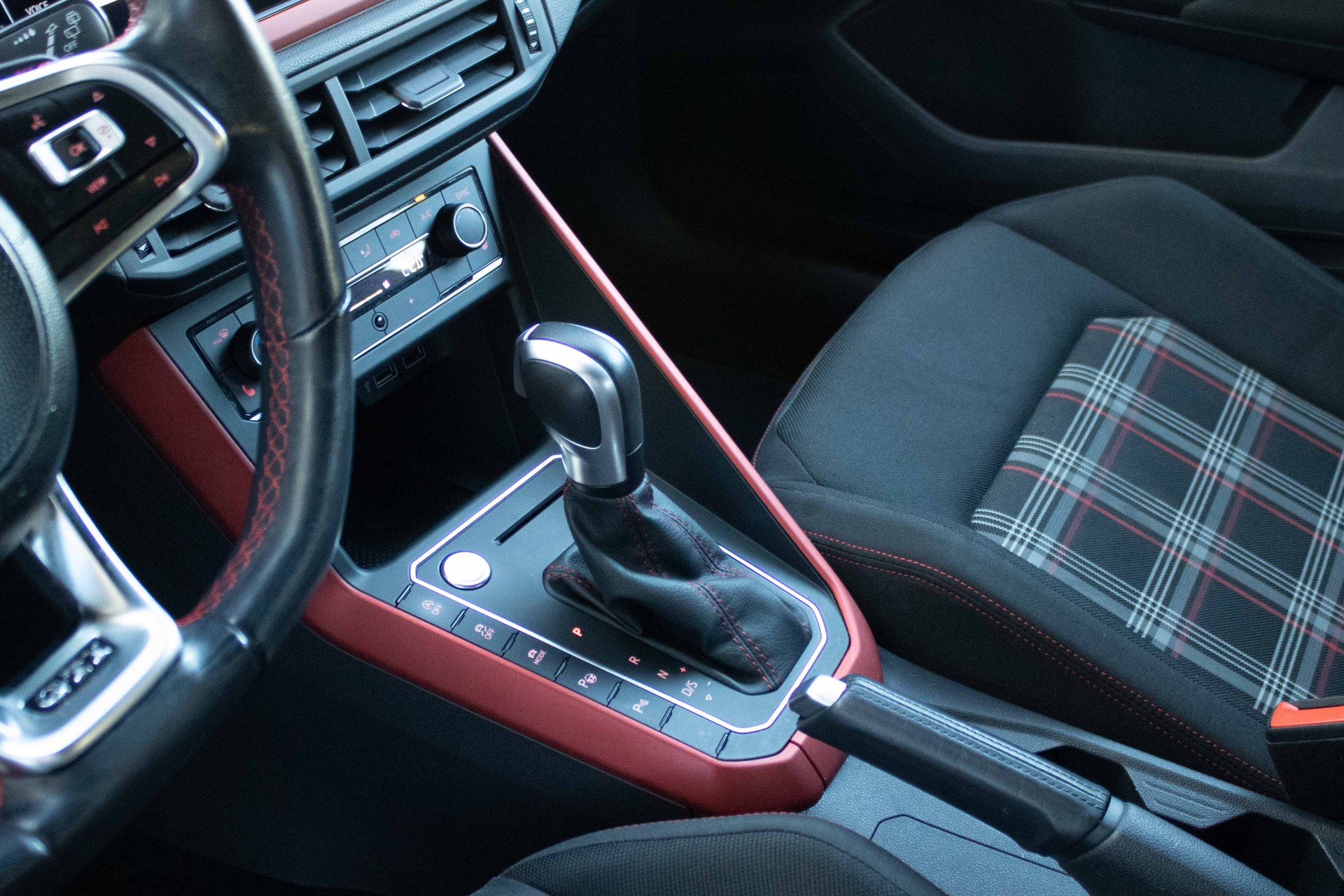 VW Polo 2.0 TSI GTI DSG-image-10