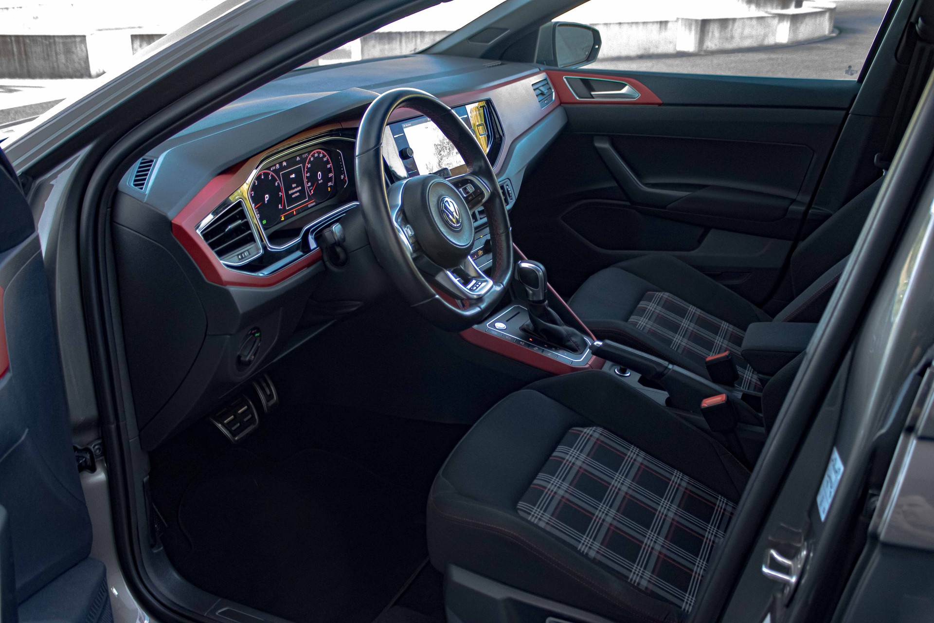VW Polo 2.0 TSI GTI DSG-image-9