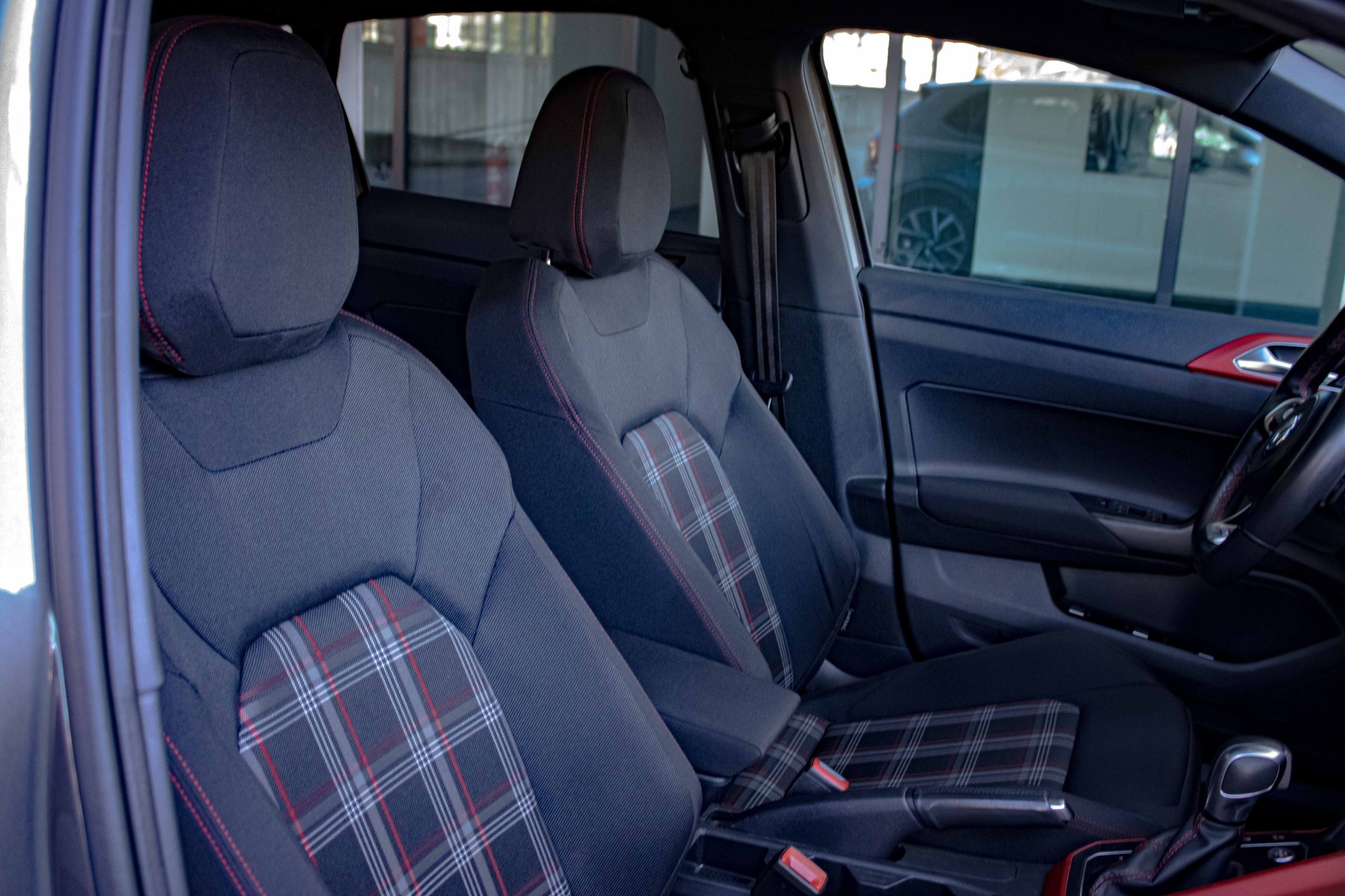 VW Polo 2.0 TSI GTI DSG-image-16