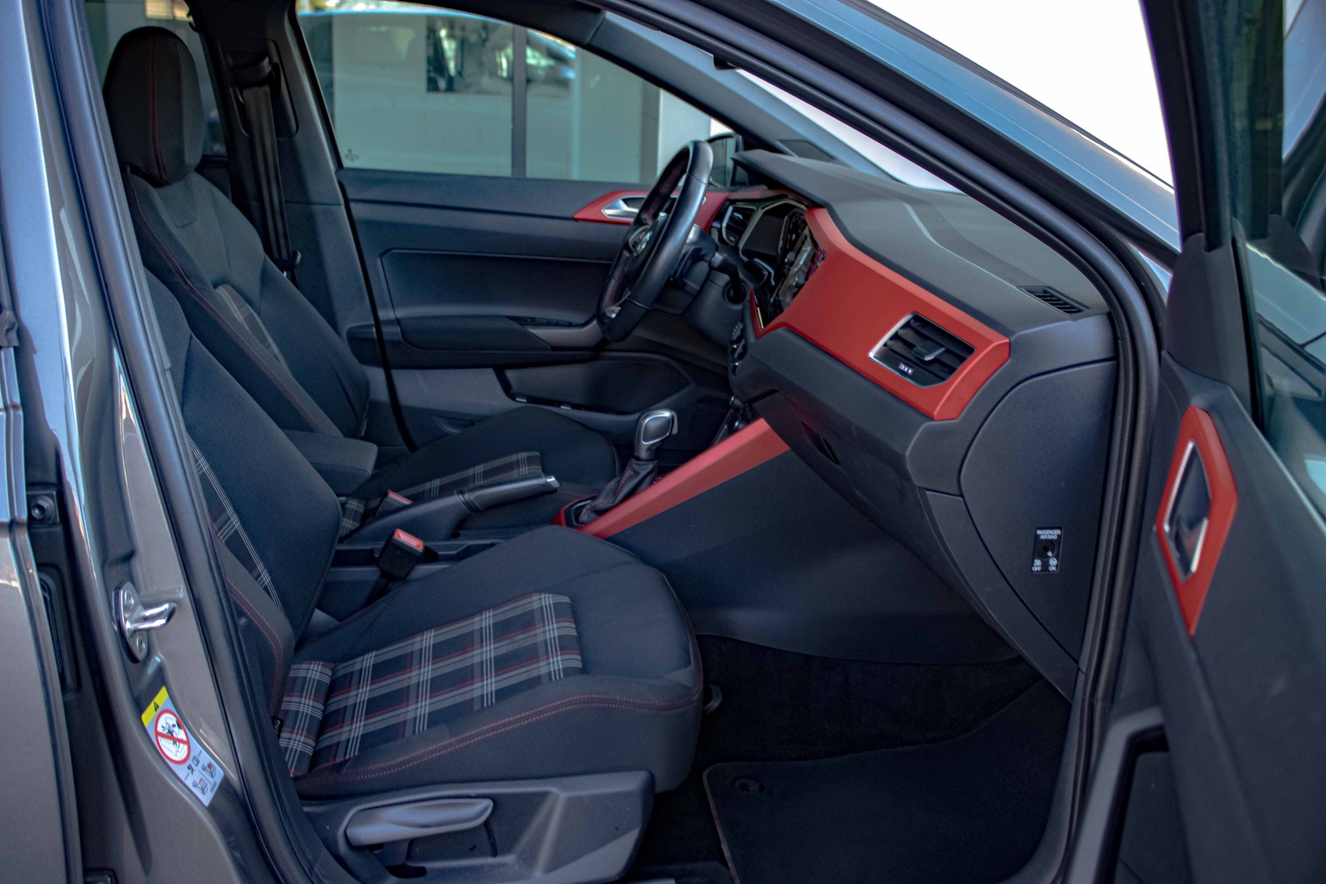 VW Polo 2.0 TSI GTI DSG-image-15