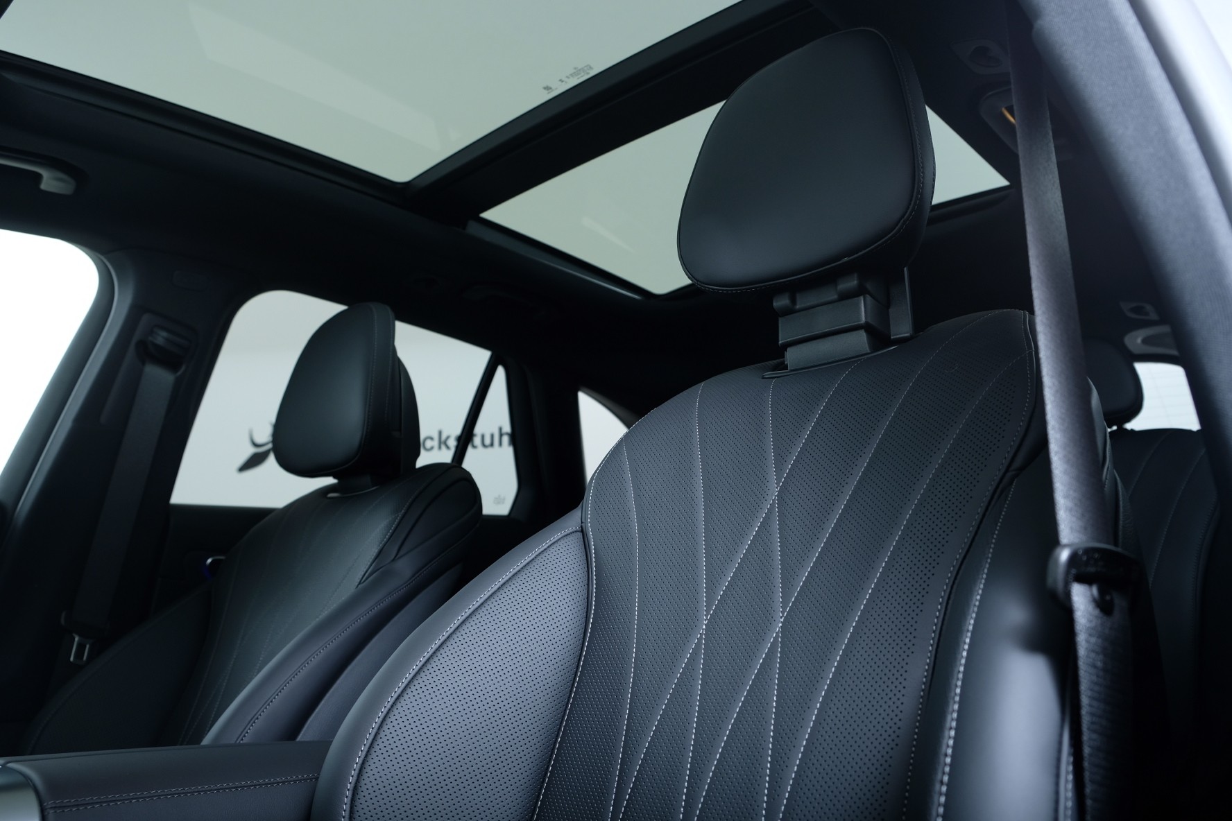 MERCEDES-BENZ GLC 300 AMG Line 4matic X254-image-9
