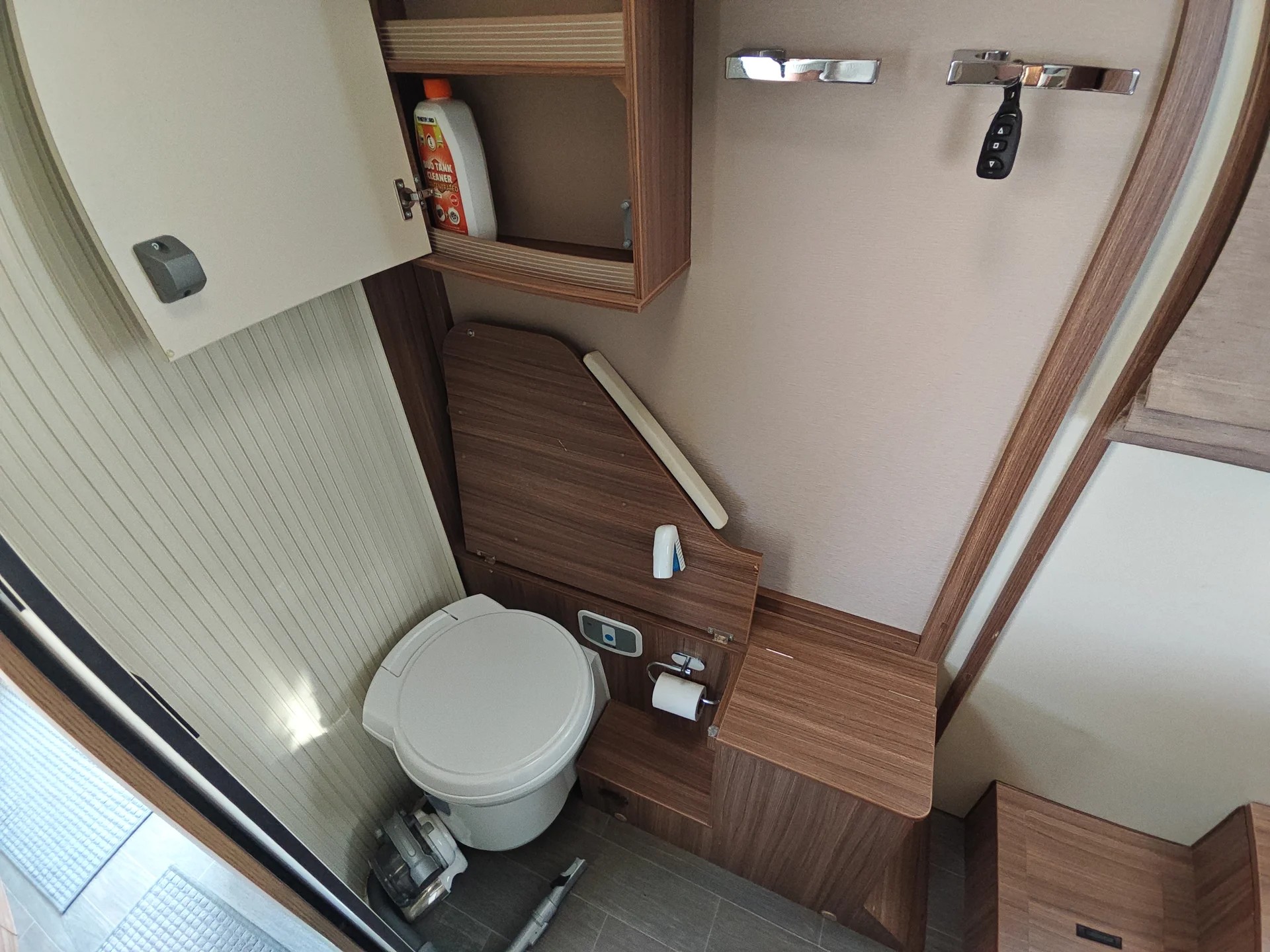 EURA MOBIL Profila T 725 QB***Der Eura Mobil vereint echten Hotelkomfort mit absoluter Winterfestigkeit***-image-26