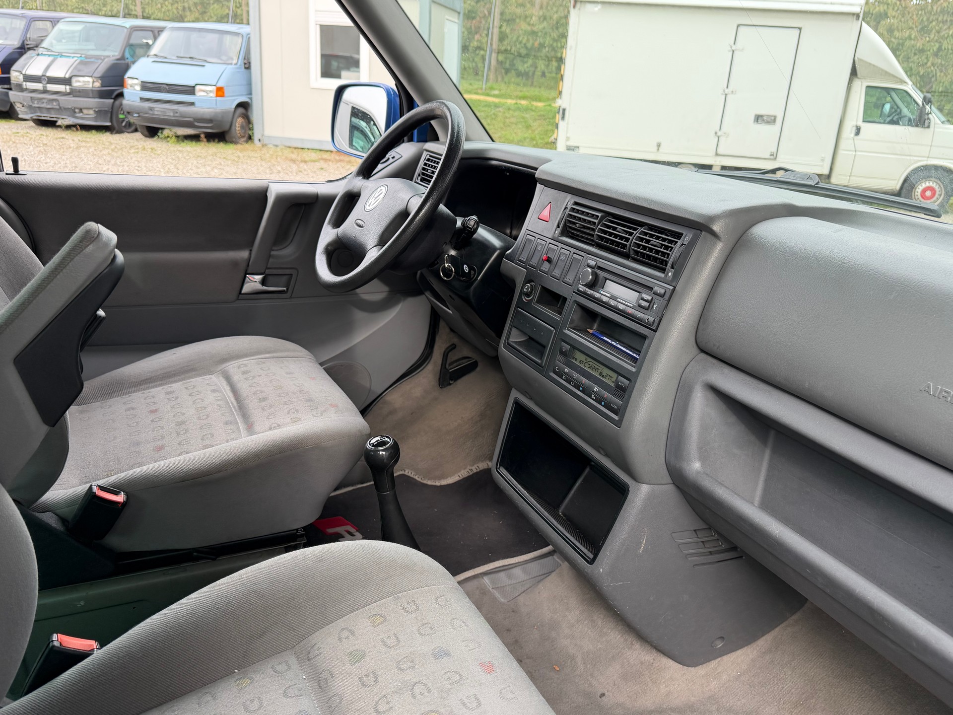 VW T4 Caravelle 2.5TDI ABS-image-11