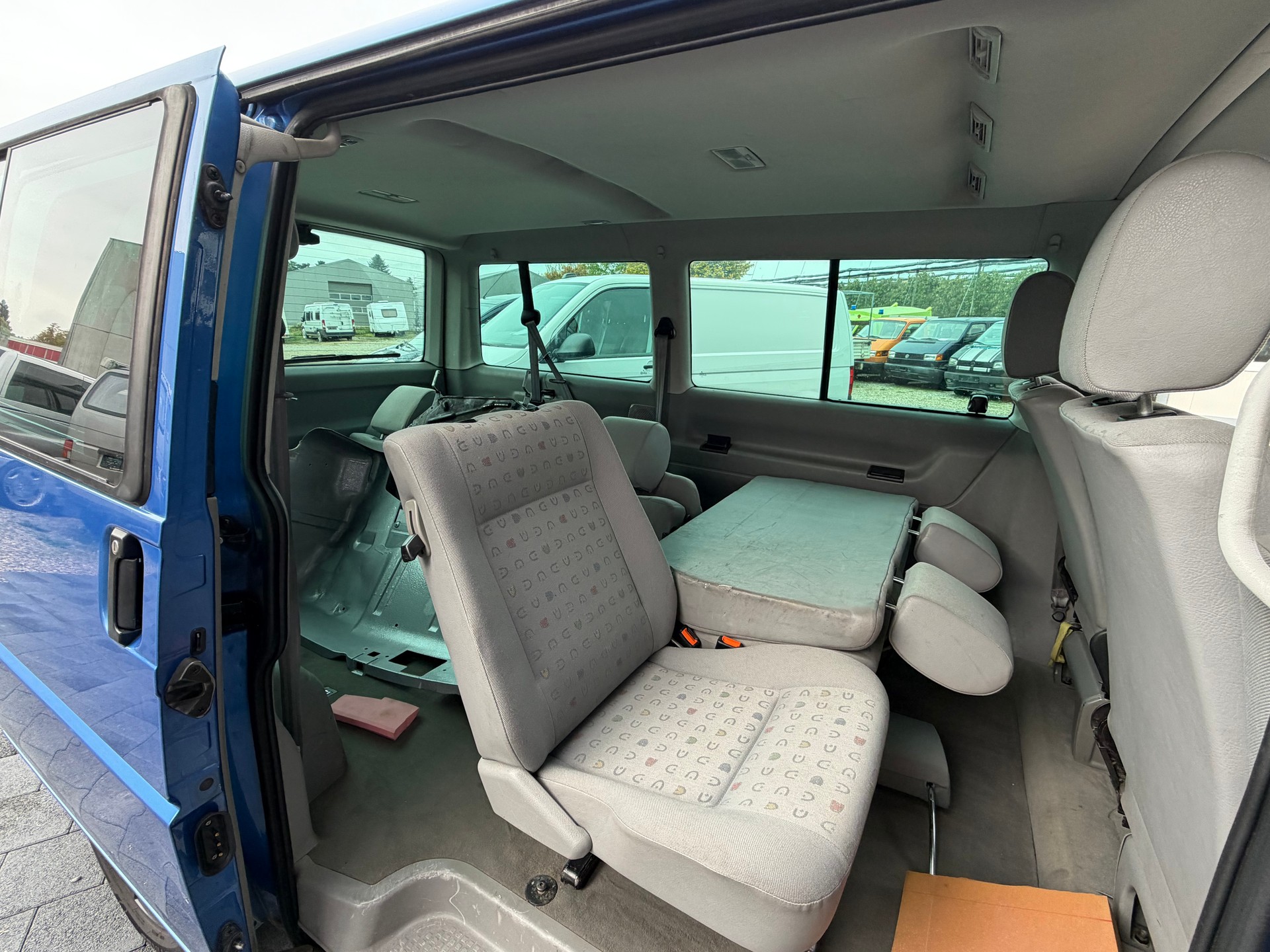 VW T4 Caravelle 2.5TDI ABS-image-12