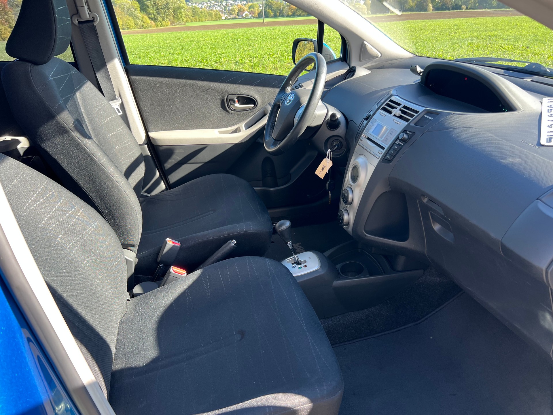 TOYOTA Yaris 1.3 Linea Sol-image-6